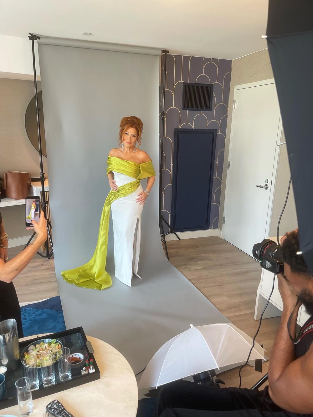 Lisa Ann Walter se prepara con nosotros para los Emmy 2024 en su Award Show Look 240