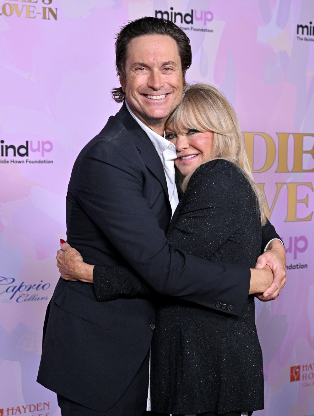 Oliver Hudson fala sobre sua jornada de saúde mental e como mamãe Goldie Hawn o ajudou