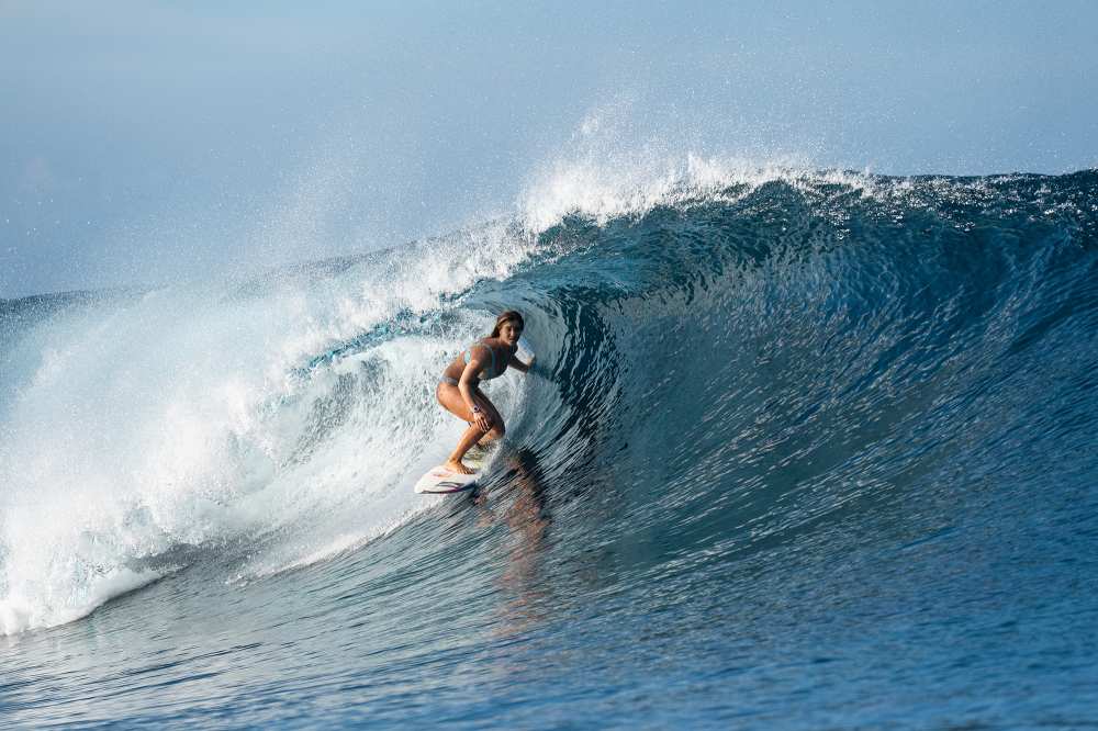 A surfista olímpica Caroline Marks relembra a comemoração de sua medalha de ouro com Steph Curry no clube