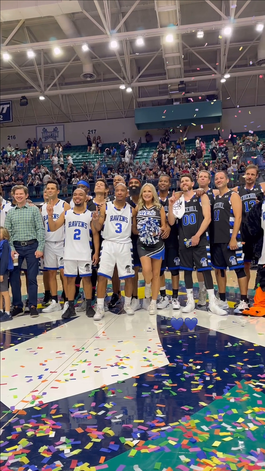 Elenco de ‘One Tree Hill’ - e Gavin DeGraw! - Reúna-se no jogo de basquete