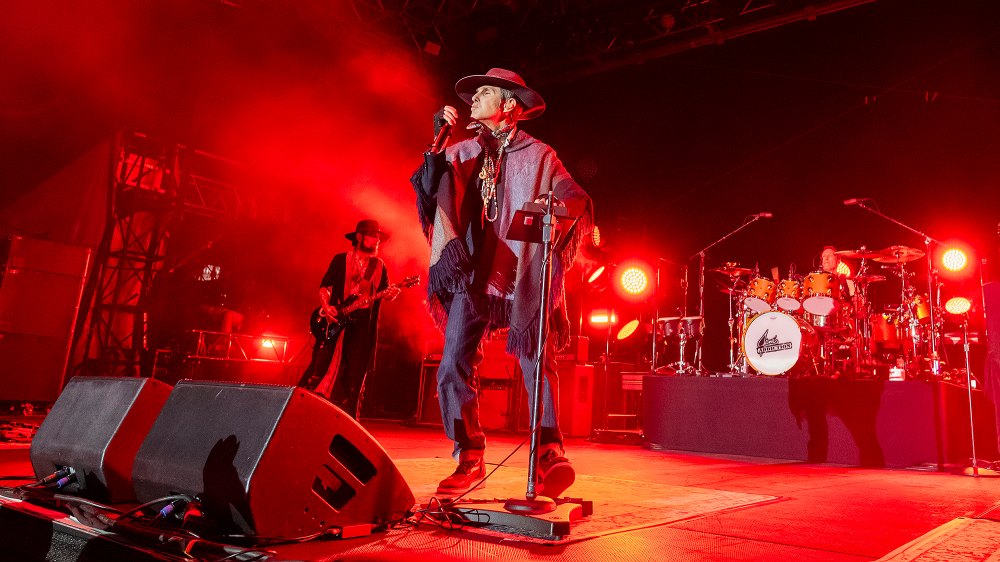 Perry Farrell's wife says he is seeking help after on-stage argument with Dave Navarro