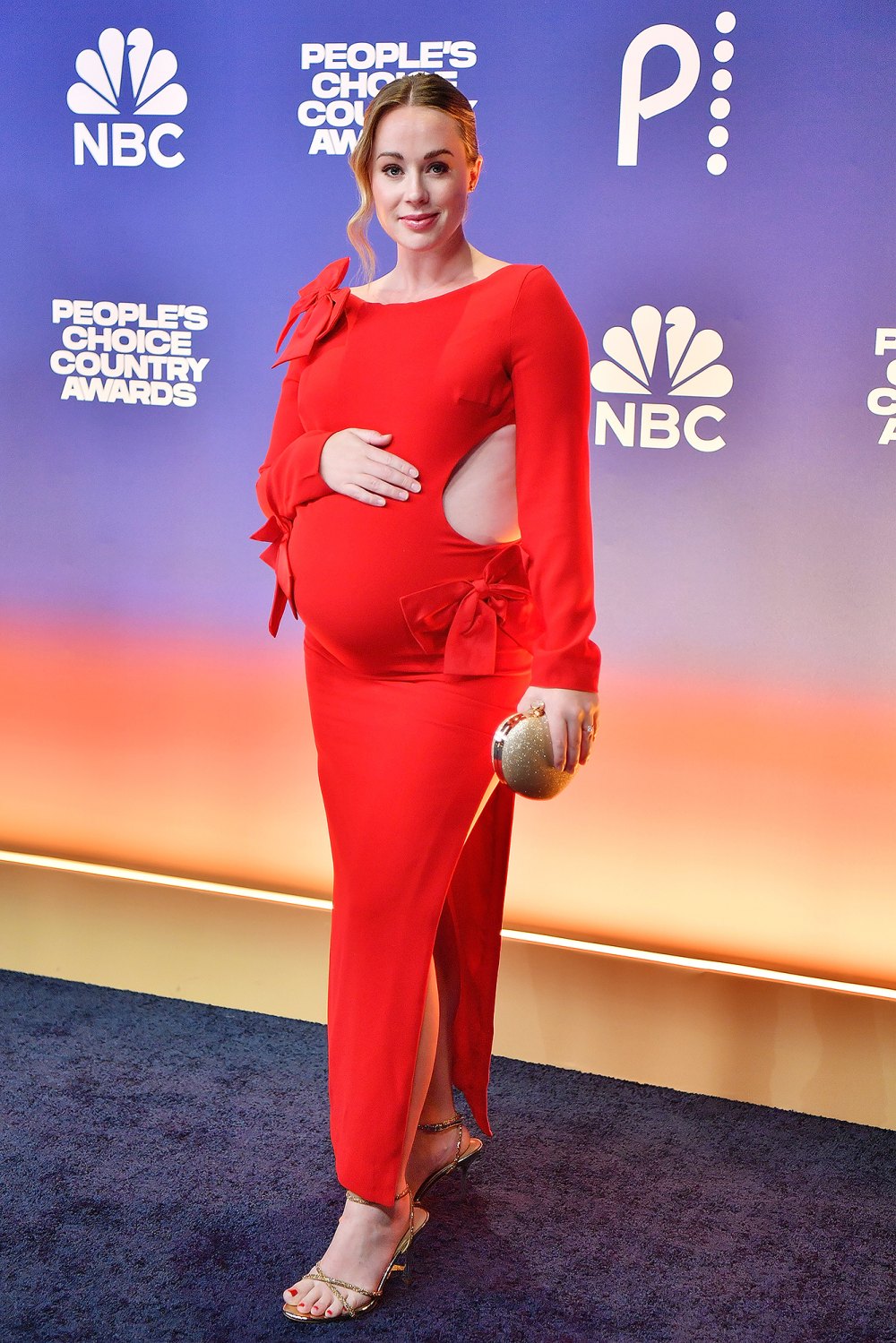 Pregnant Whitney Leavitt Brings the Heat, Shows Off Baby Bump at 2024 People’s Choice Country Awards