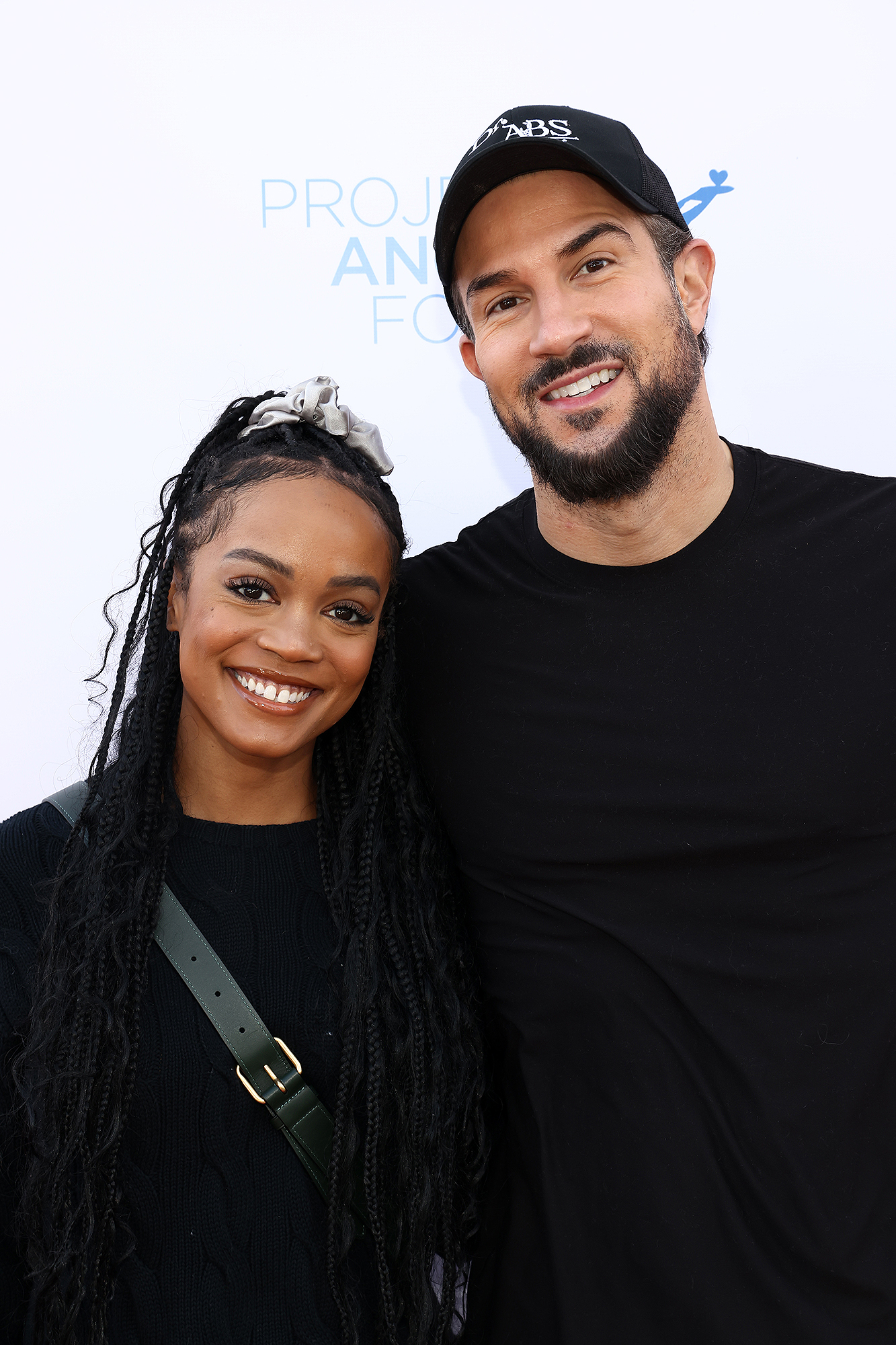 Rachel Lindsay Tekrar Çıkmadan Önce Bryan Boşanmasını "Atlatmaya Çalışıyor"