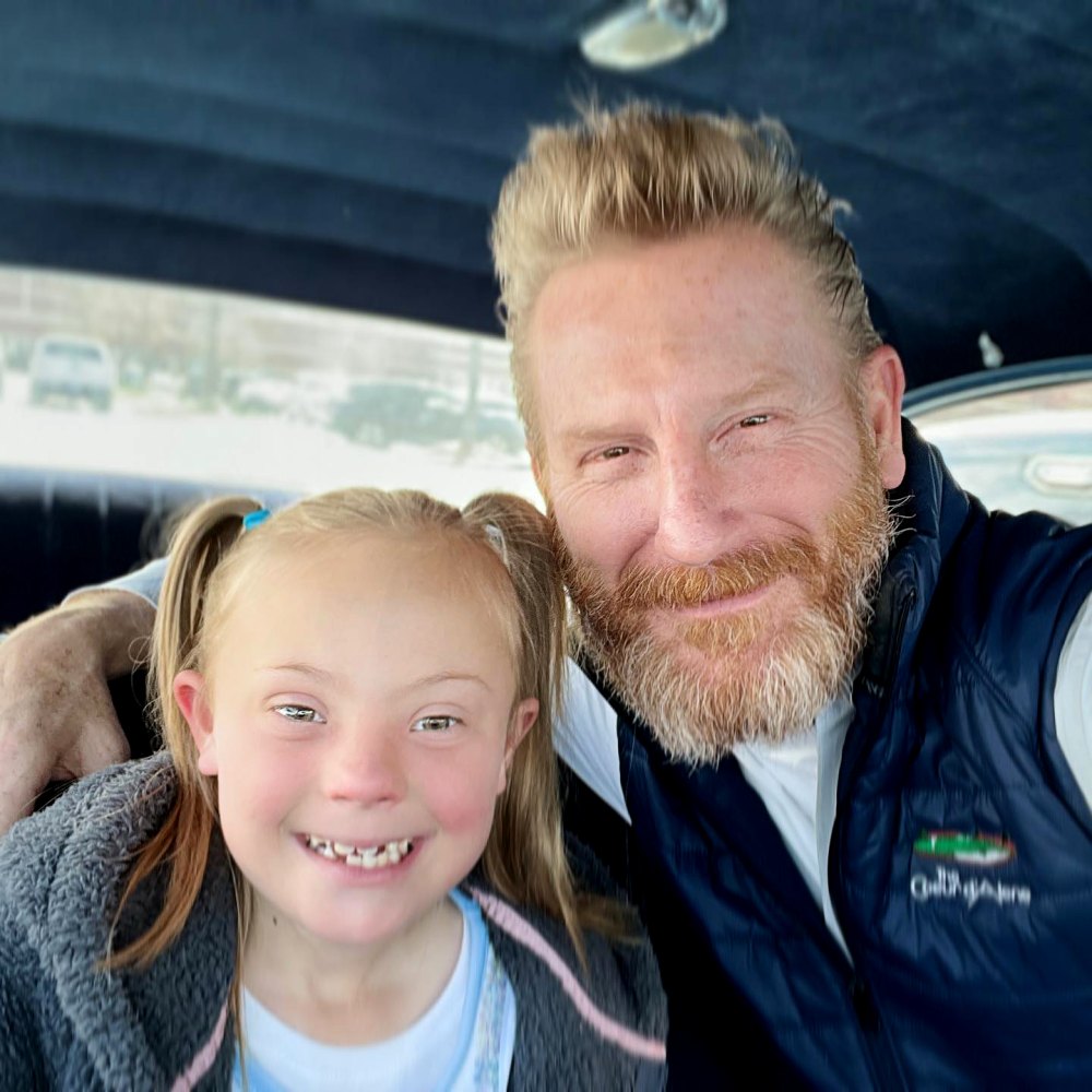 Rory Feek responde às alegações de filhas adultas de que a filha mais nova está em situação insegura