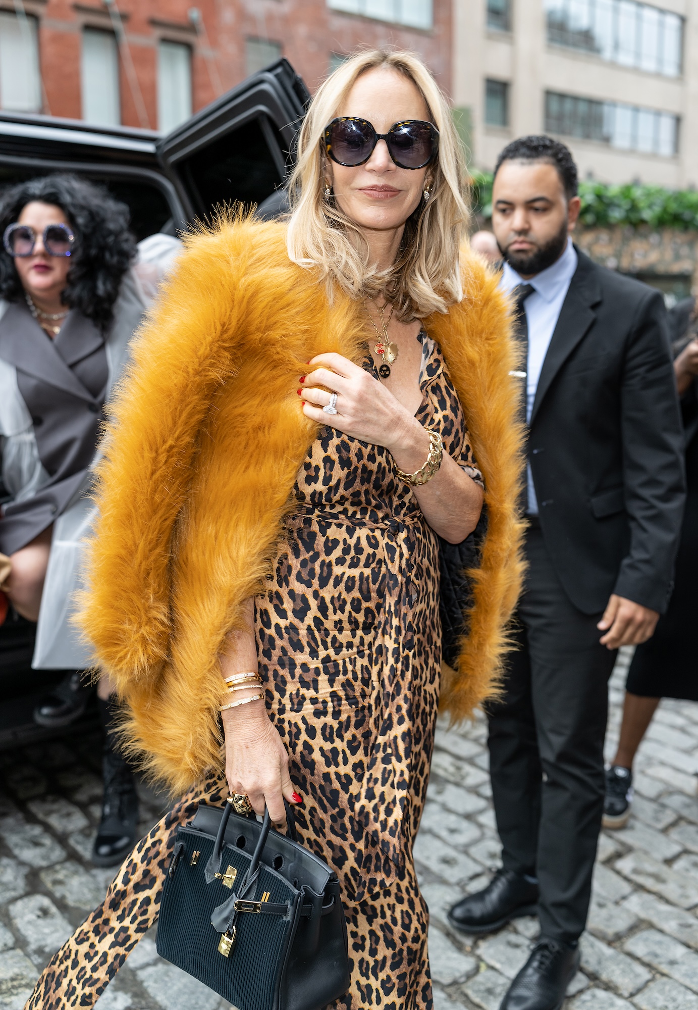 Sehen Sie, wie Stars den Cheetah-Print-Trend im Herbst 2024 stylen: Rihanna und mehr