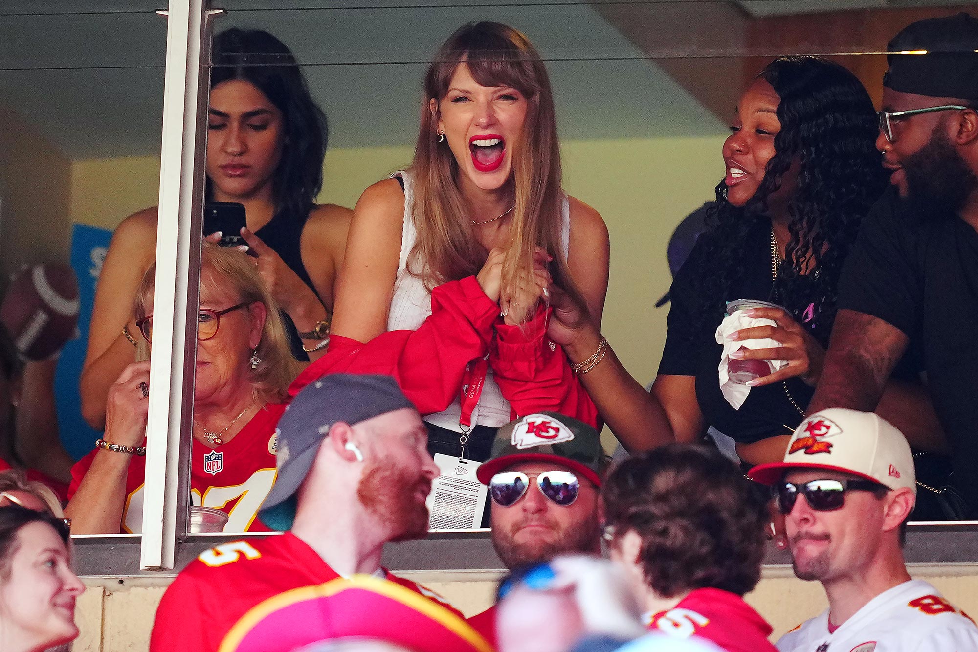 Taylor Swift Appears 4 Times in NFL’s New Promo Video for Football Season