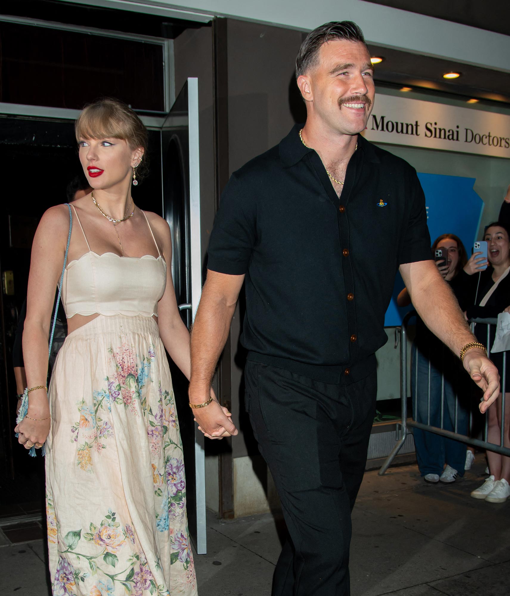 Taylor Swift und Travis Kelce sind bei der Hochzeit in New York ganz in Hochglanz gekleidet