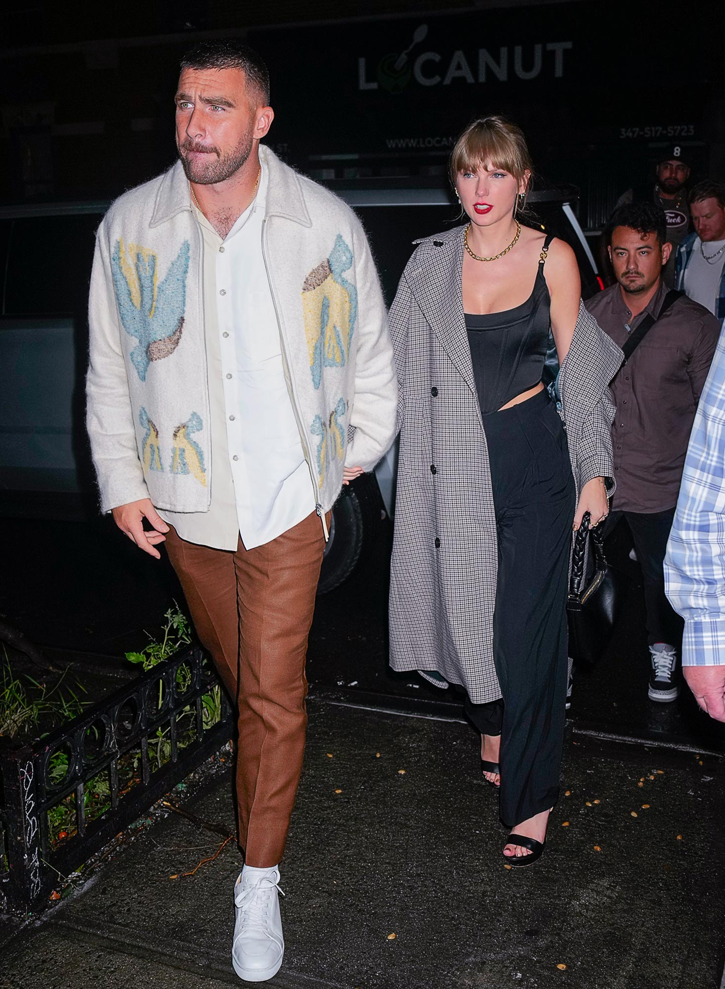 Los amigos de Taylor Swift y Travis Kelce esperan un compromiso