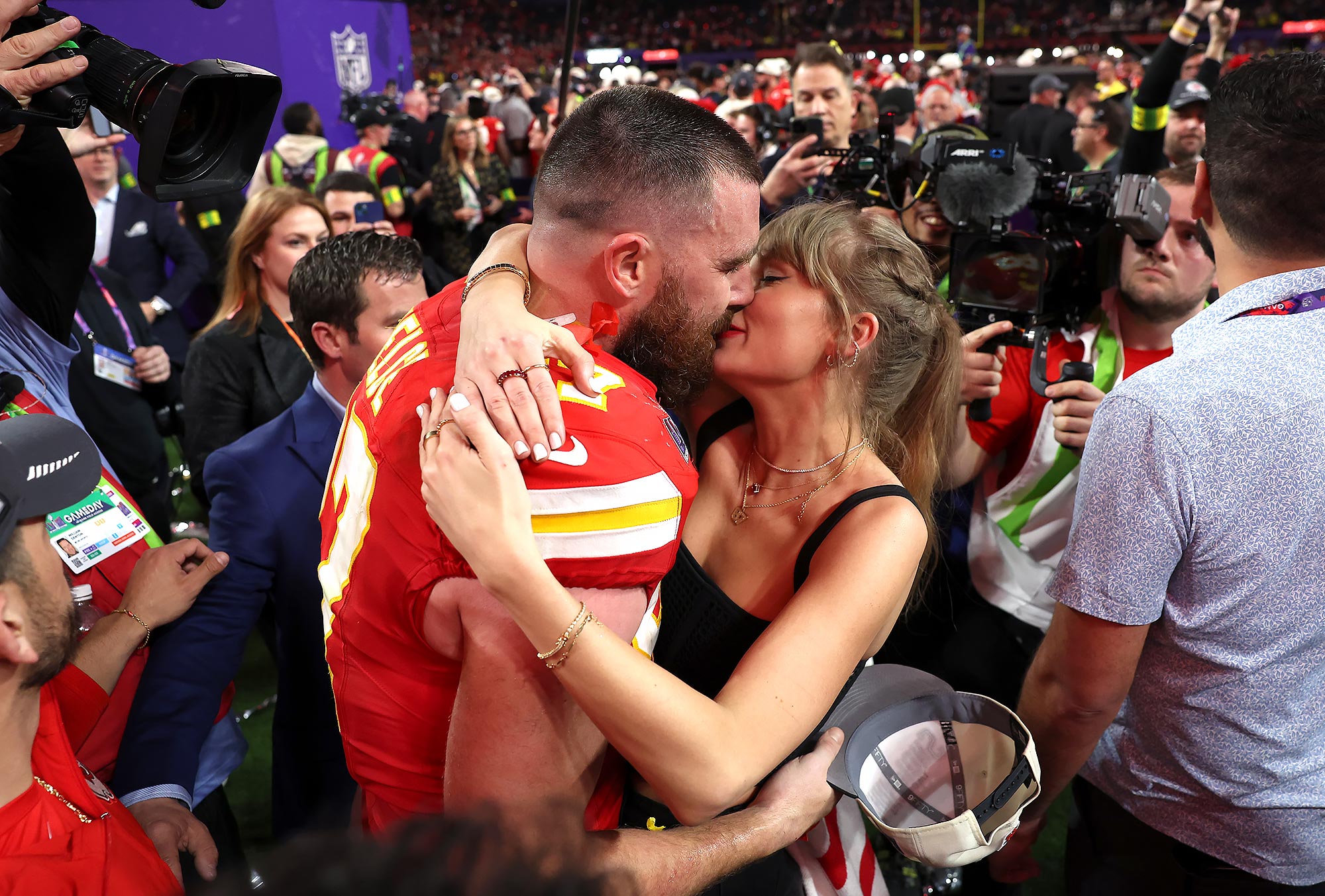 Taylor Swift, contrato de separação 'inteiramente falso' de Travis Kelce: nós explicamos