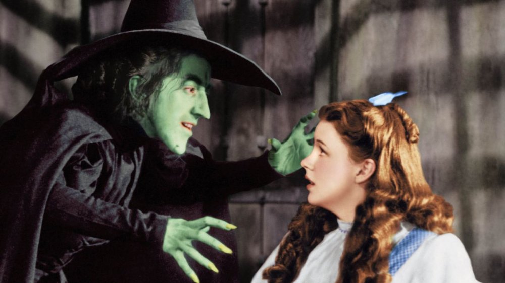 Margaret Hamilton e Judy Garland em 'O Mágico de Oz' (1939)