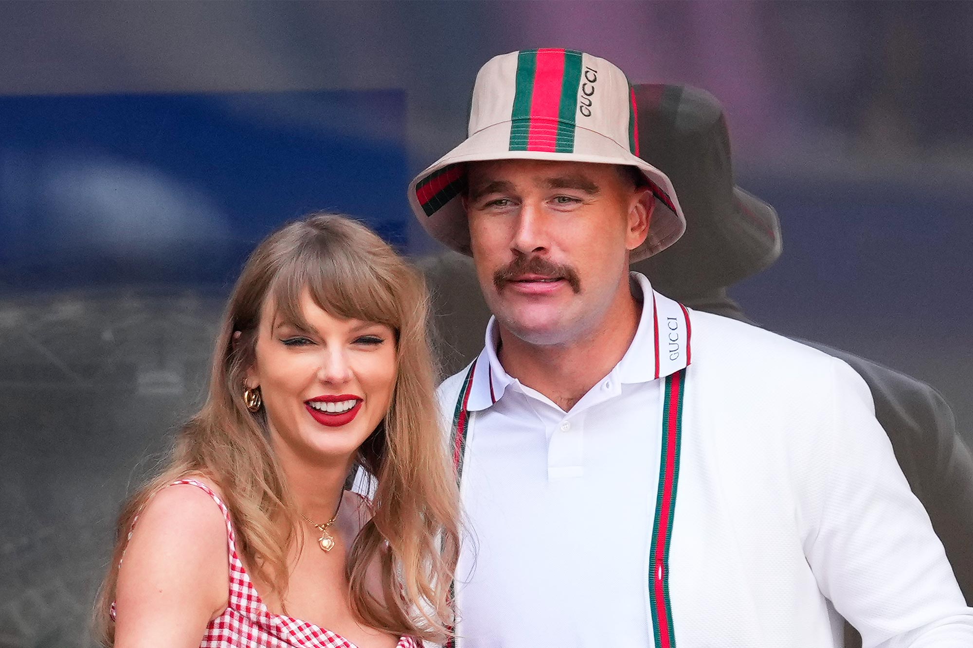 Fani łączą koszulkę „Prophecy” Travisa Kelce’a z piosenką Taylor Swift