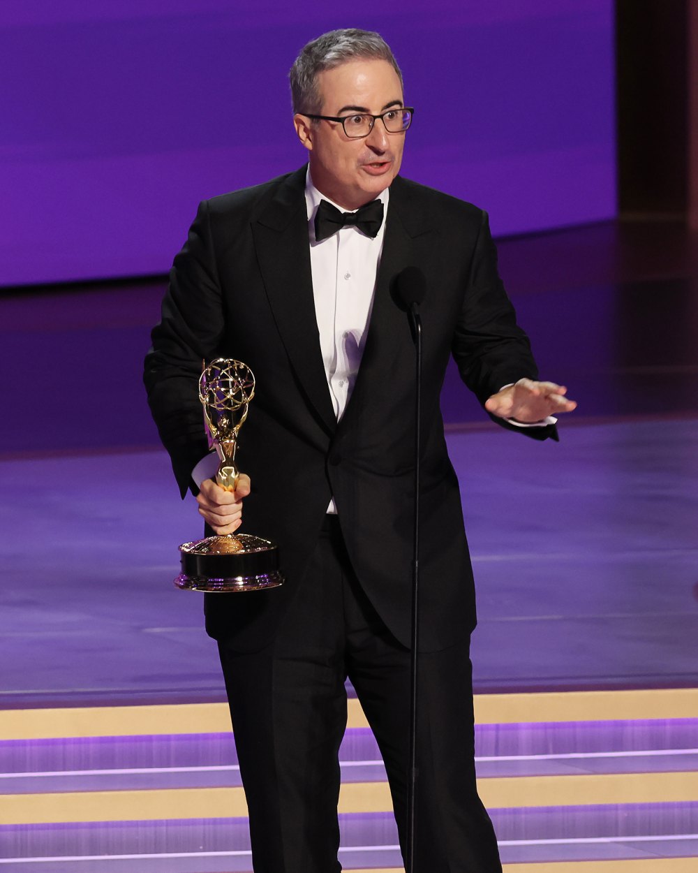 Desde la alfombra roja de los Emmy hasta looks virales, los momentos más candentes de Us Weekly