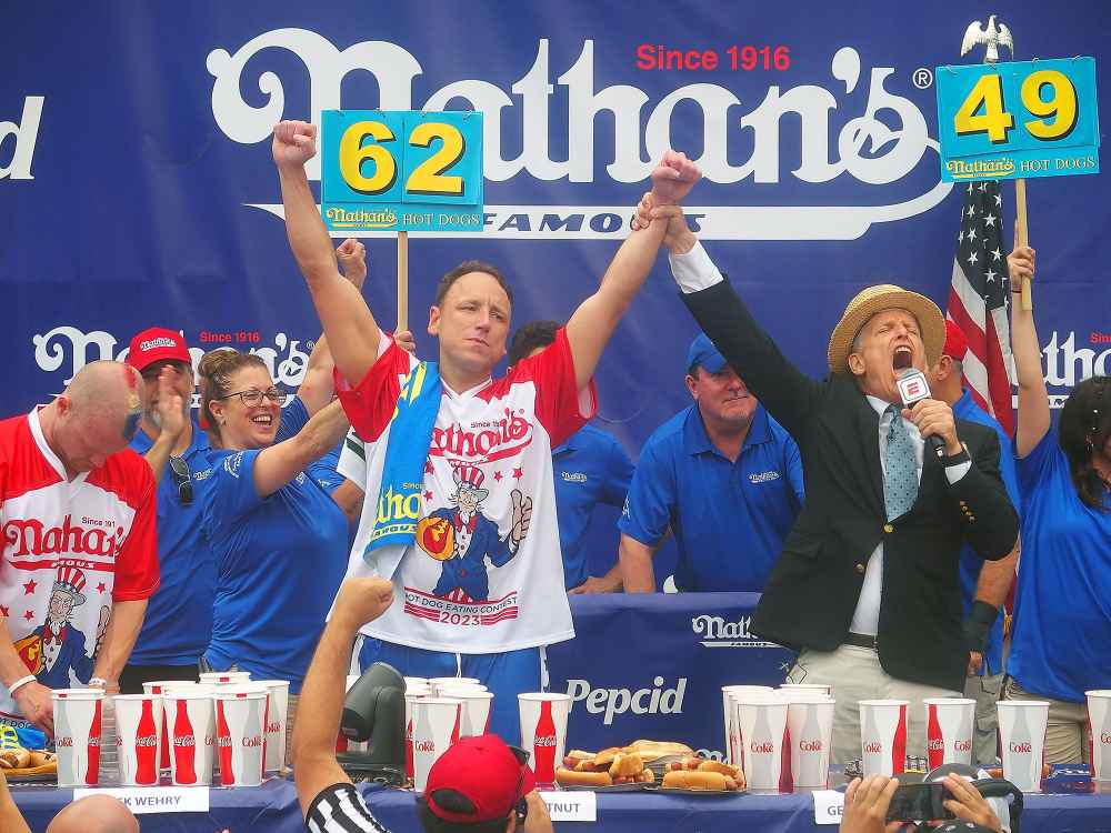 Joey Chestnut voltaria ao concurso de cachorro-quente Nathans 3