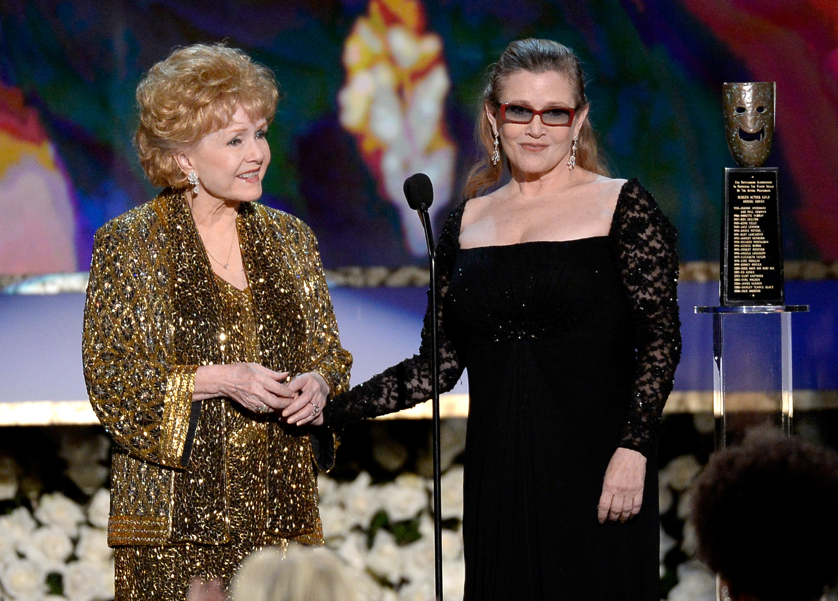 Como Billie Lourd se sentiu mais próxima das falecidas Carrie Fisher e Debbie Reynolds