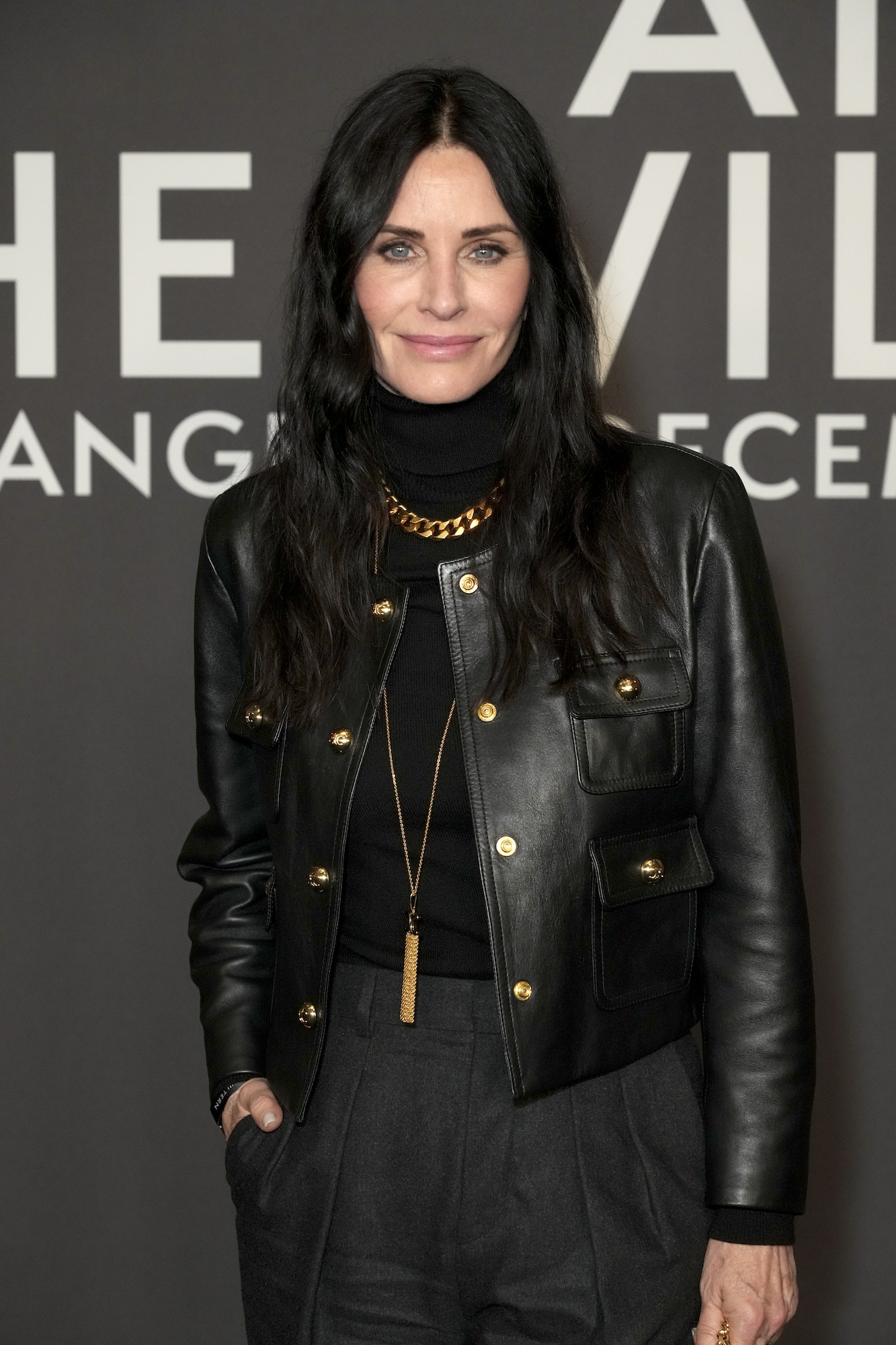 Courteney Cox สะท้อนถึงวันครบรอบ 30 ปีของเพื่อน: 'มันบ้าไปแล้ว'