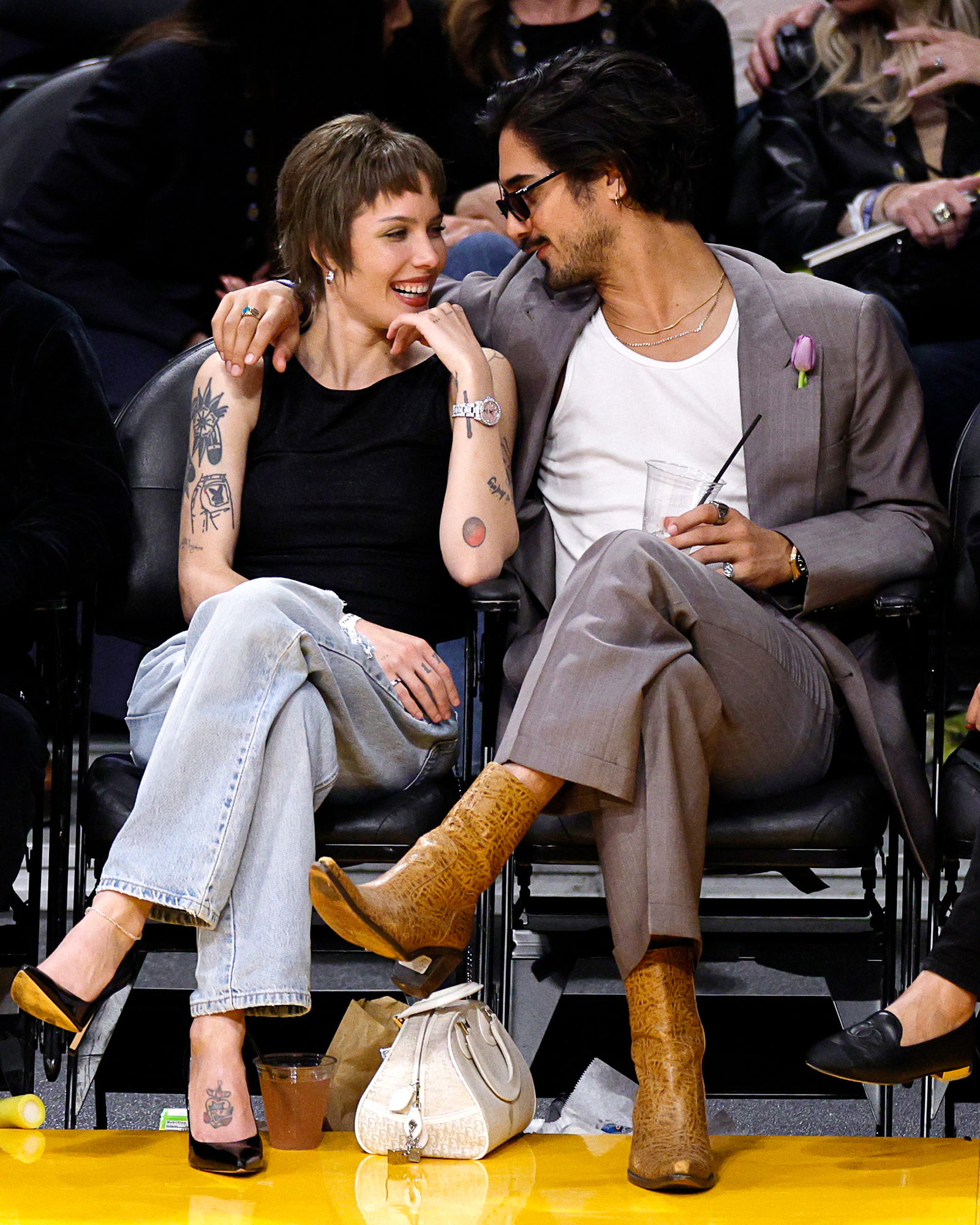 Halsey ve Avan Jogia'nın İlişki Zaman Çizelgesi: IG Yetkilisinden Nişanlıya