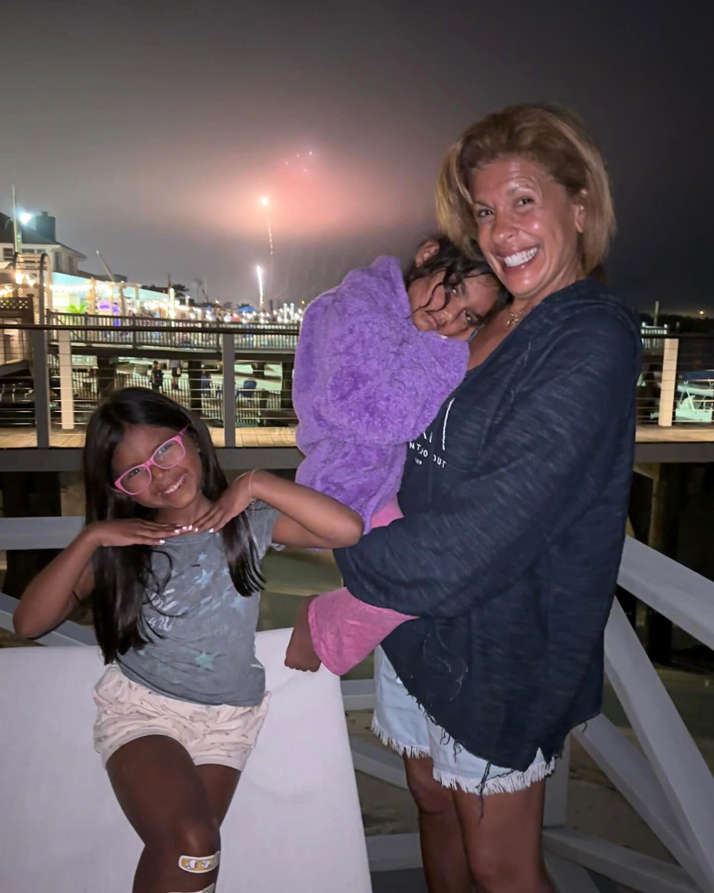 Hoda Kotb ยังคง 'วันนี้' Break for Daughters 'วันแรกของการเรียน