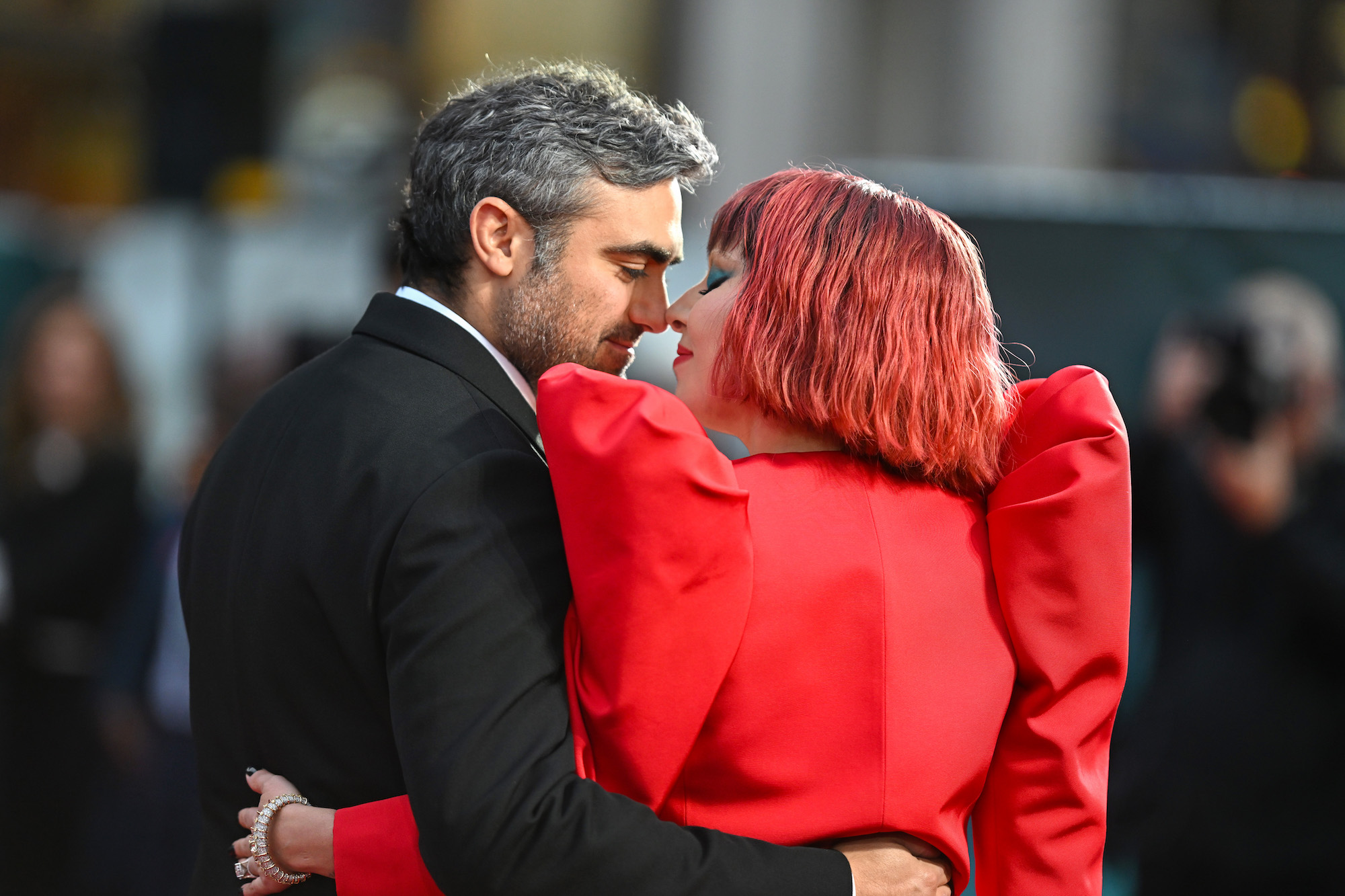 Lady Gaga muestra un dulce PDA con Michael Polansky en el estreno de 'Joker 2'