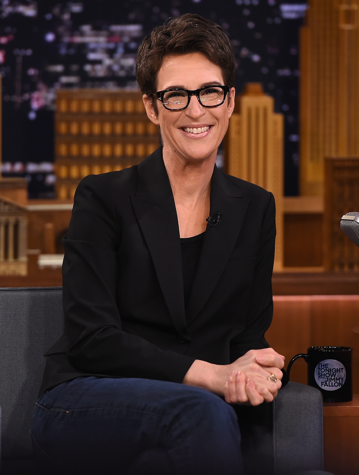 Rachel Maddow scherzt, dass der Olympiateilnehmer Stephen Nedoroscik ihr den Look gestohlen hat