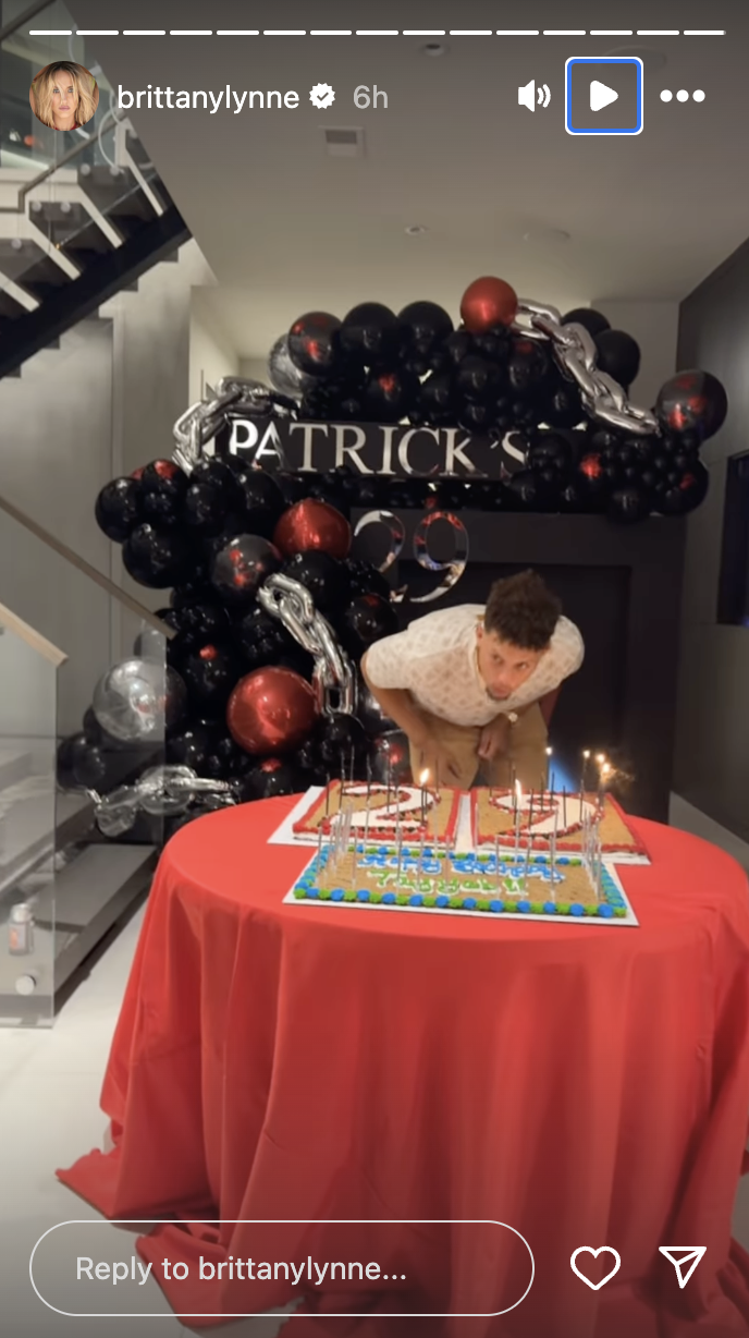 Taylor Swift participa da festa de 29 anos de Patrick Mahomes