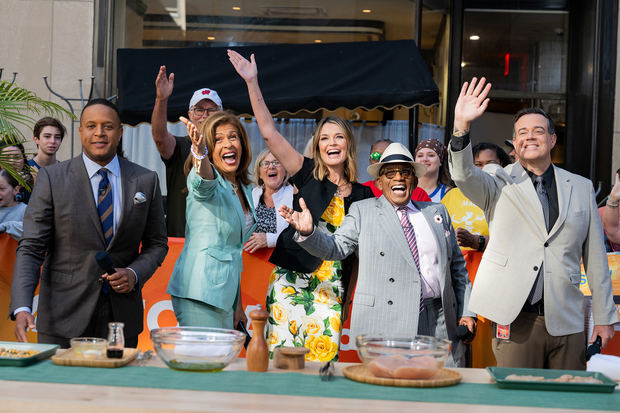 Los presentadores del programa 'Today' reaccionan a la sorprendente salida de Hoda Kotb