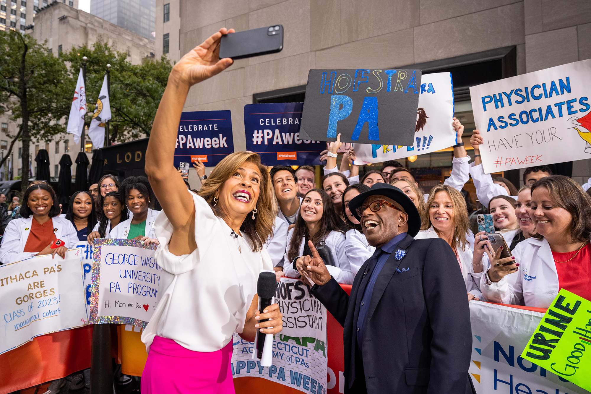 Los presentadores del programa 'Today' reaccionan a la sorprendente salida de Hoda Kotb