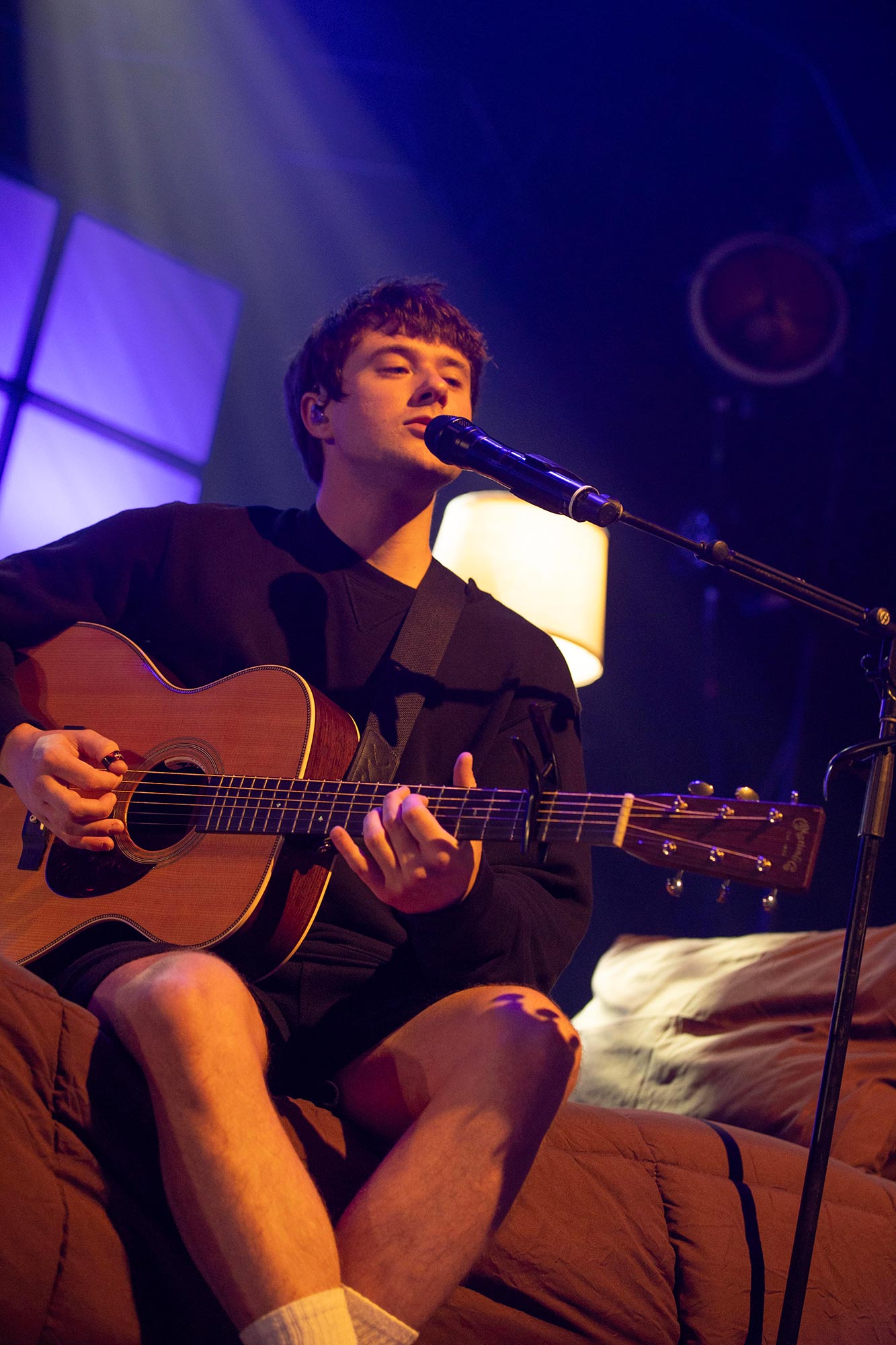 Backstage Pass: Alec Benjamin revela seus momentos mais loucos (e divertidos!) da turnê com os fãs