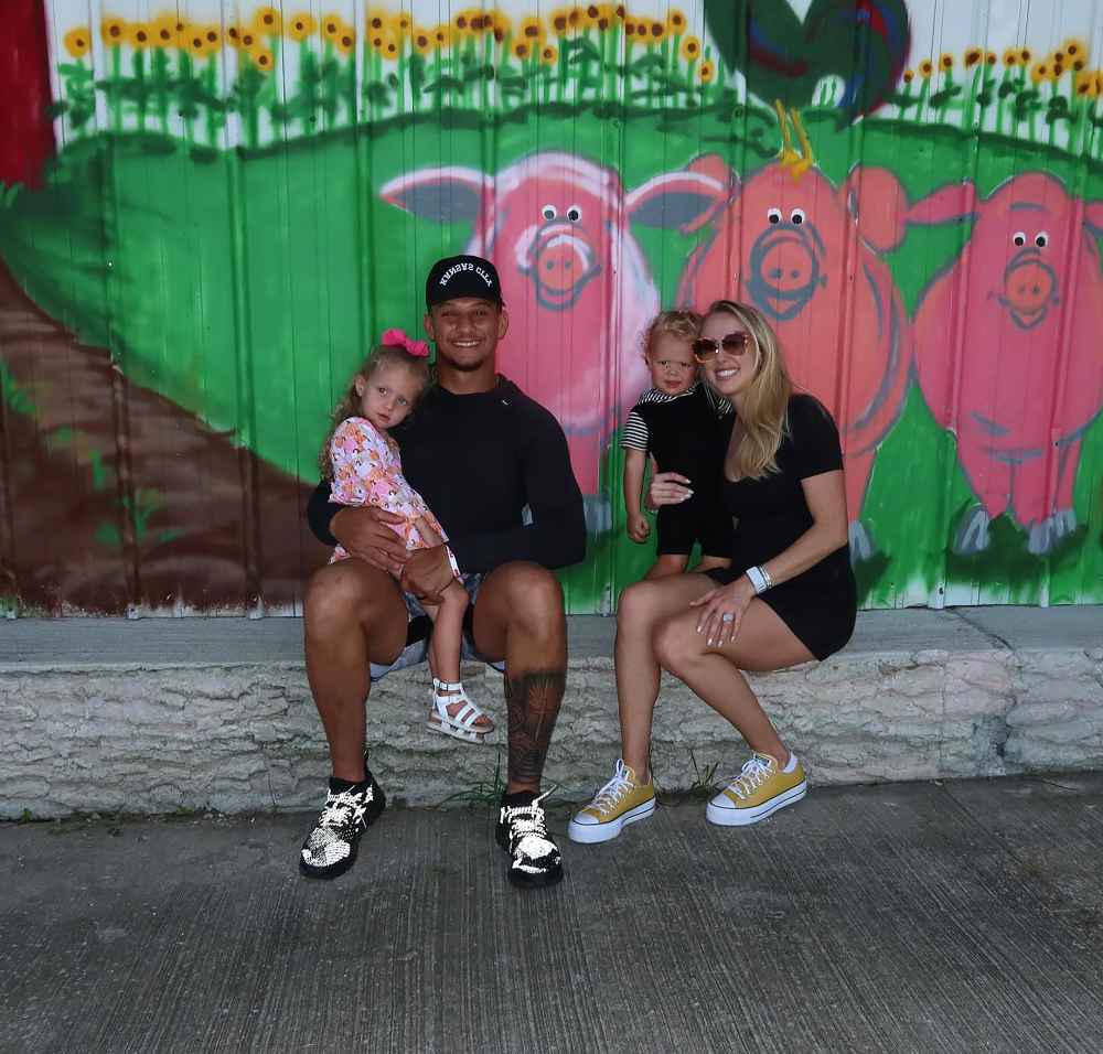 Brittany Mahomes ‘Cries’ Over Son Bronze Photos em Pumpkin Patch