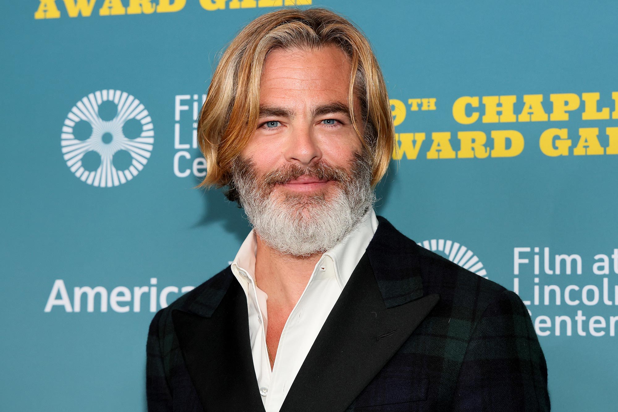 Chris Pine brinca que 'Princess Diaries 3' irá 'salvar o mundo'