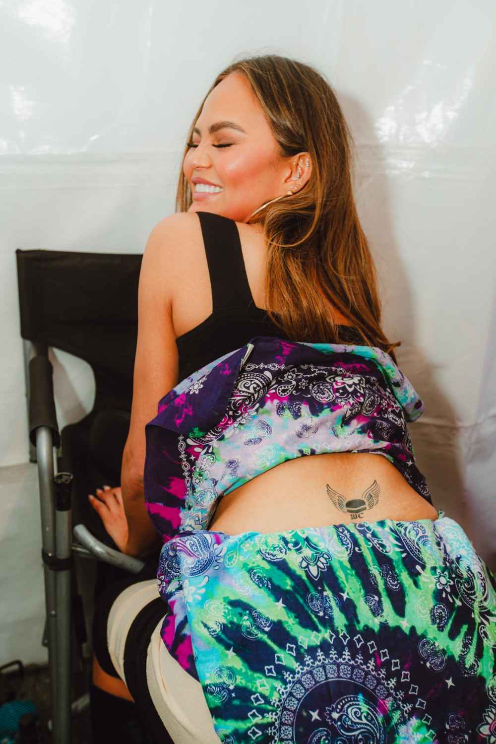 Chrissy Teigen muestra su tatuaje temporal John Legend bromea diciendo que no es una estampilla aburrida