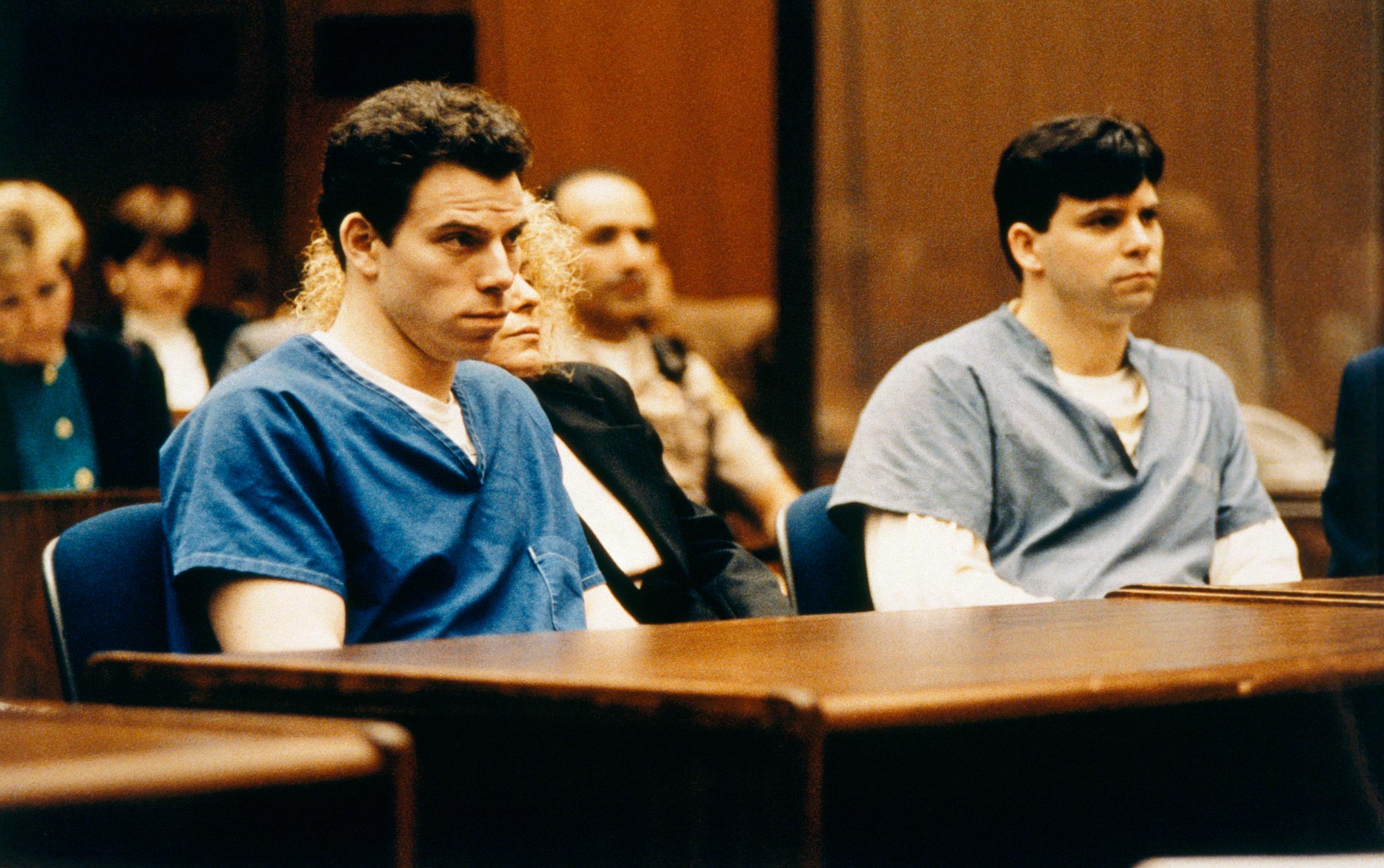 Menendez Brothers เข้ารับการพิจารณาคดีในบทบาท D.A. ชั่งน้ำหนักหลักฐานการละเมิด