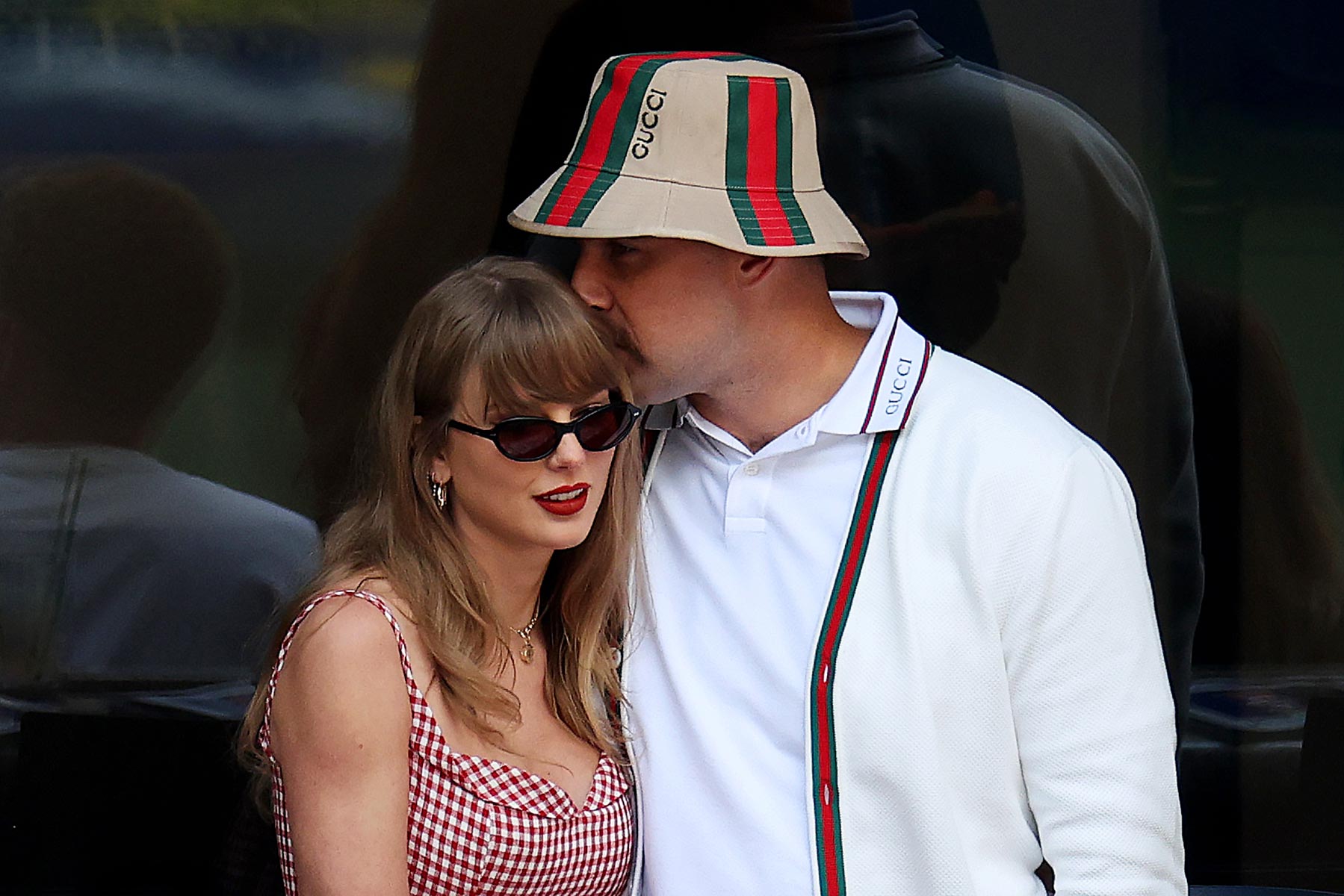 5 historias candentes: Taylor Swift y Travis Kelce están por encima de 'The Noise'