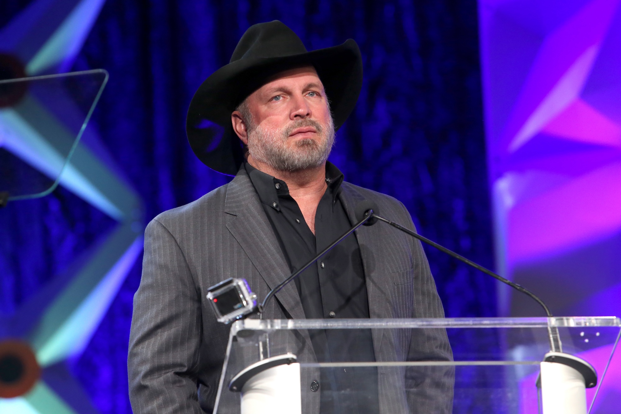 ทนายความของผู้กล่าวหาของ Garth Brooks เปรียบเทียบการป้องกันของ Singer และ Diddy