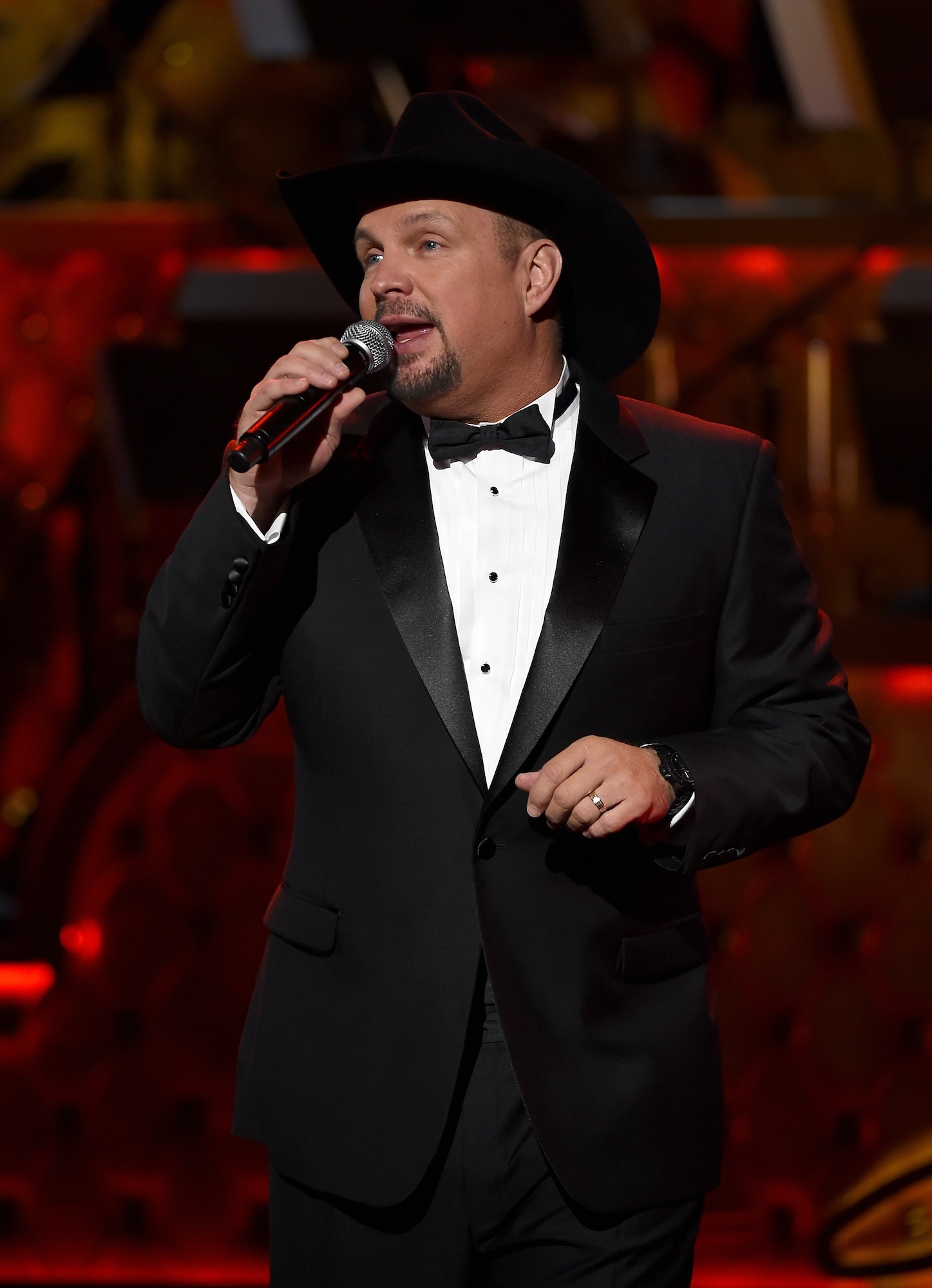 Garth Brooks tiến lên phía trước với ngày cư trú tại Vegas giữa những cáo buộc