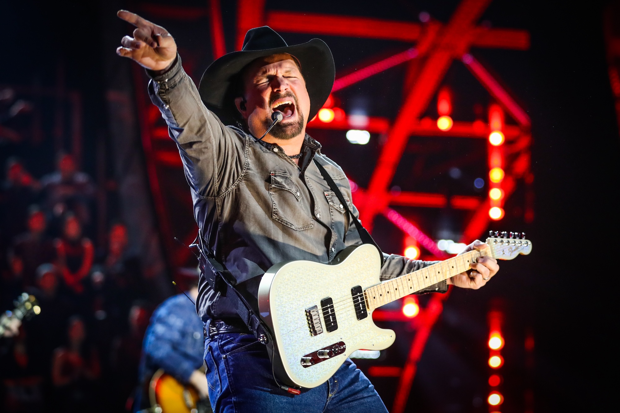 Garth Brooks avançando com datas de residência em Las Vegas em meio a alegações