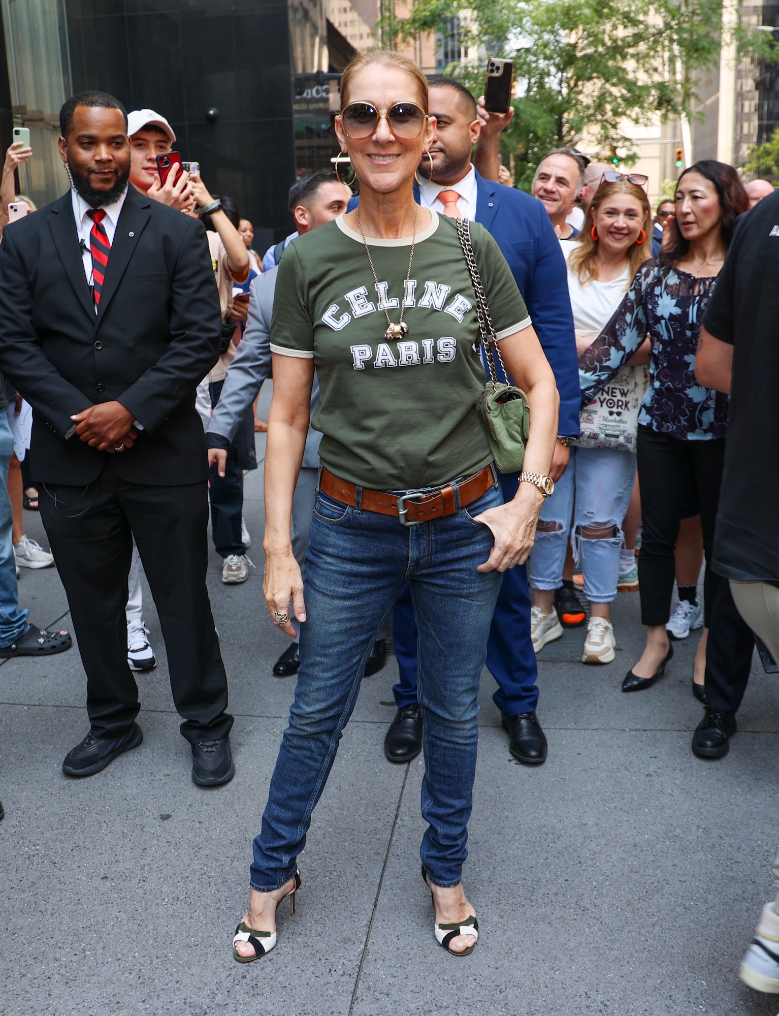 ดู Celine Dion เปียกโชกใน Gatorade ใน Sunday Night Football