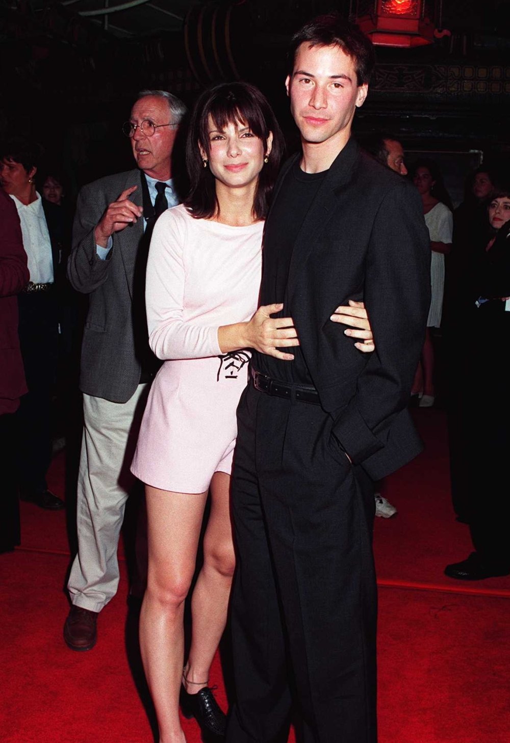 ¡Sandra Bullock y Keanu Reeves se reúnen para el aniversario de la carrera y cumplen 30 años!