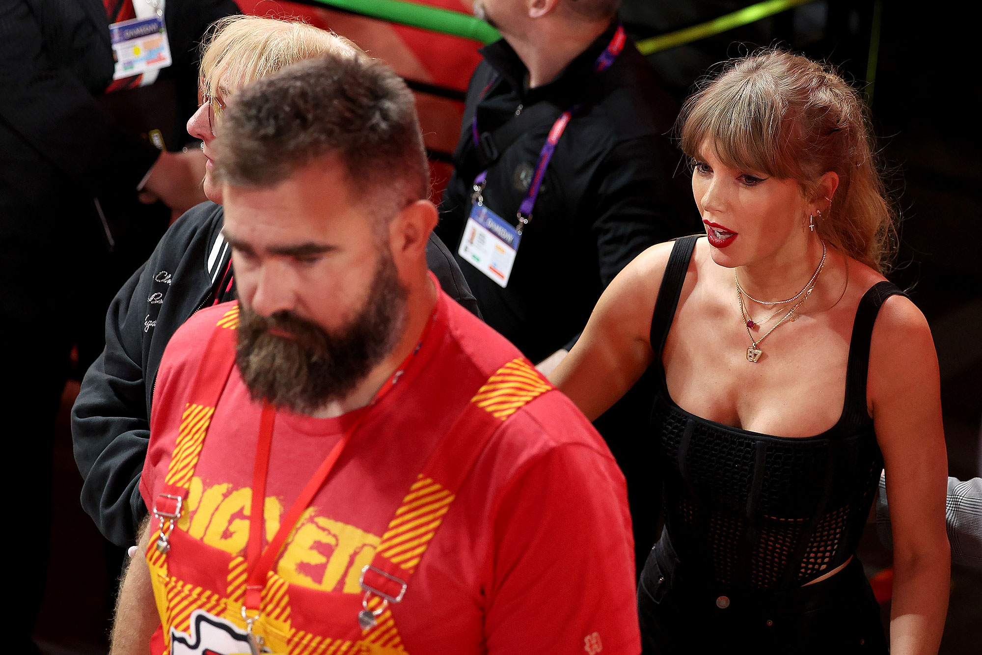 Jason Kelce diz que Taylor Swift tornou Travis Kelce um comedor menos ‘exigente’