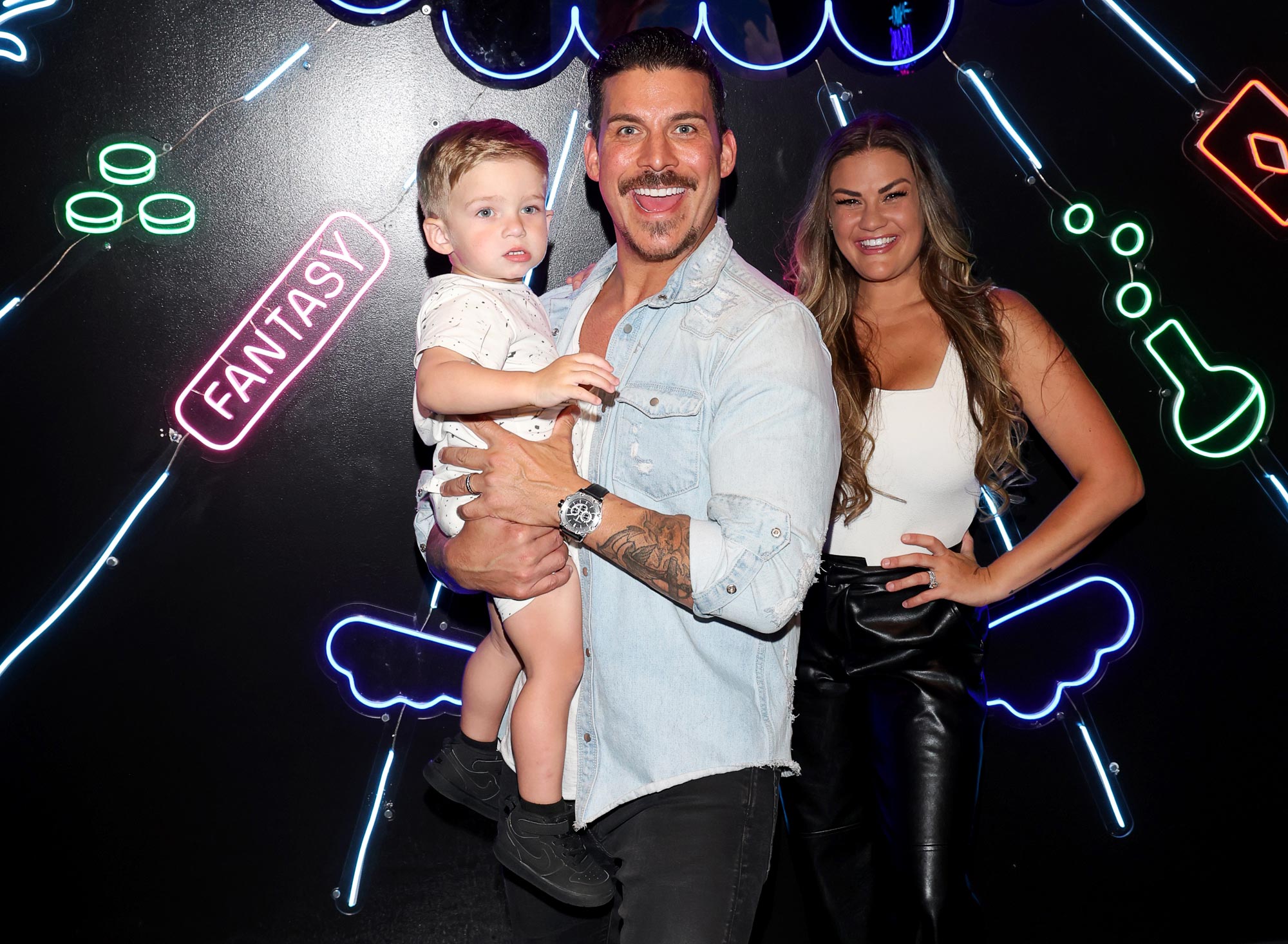 Jax Taylor trao toàn quyền nuôi Son Cruz cho Brittany Cartwright