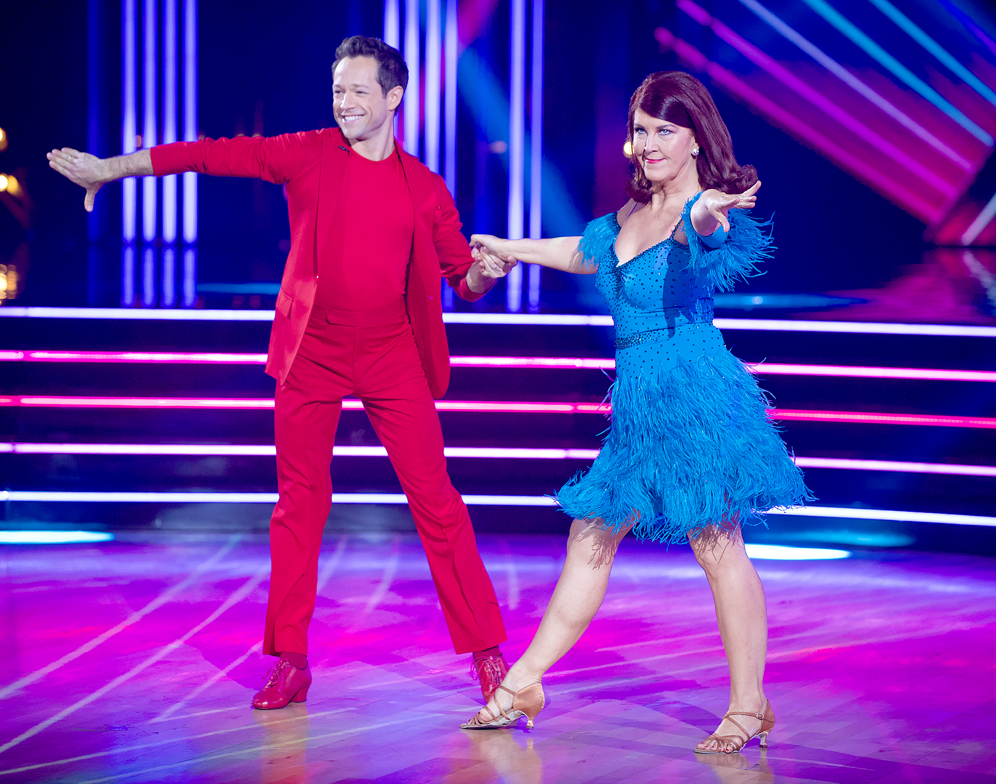 Kate Flannery Says Fellow DWTS Contestants Would Give Her Dirty Looks for High Scores