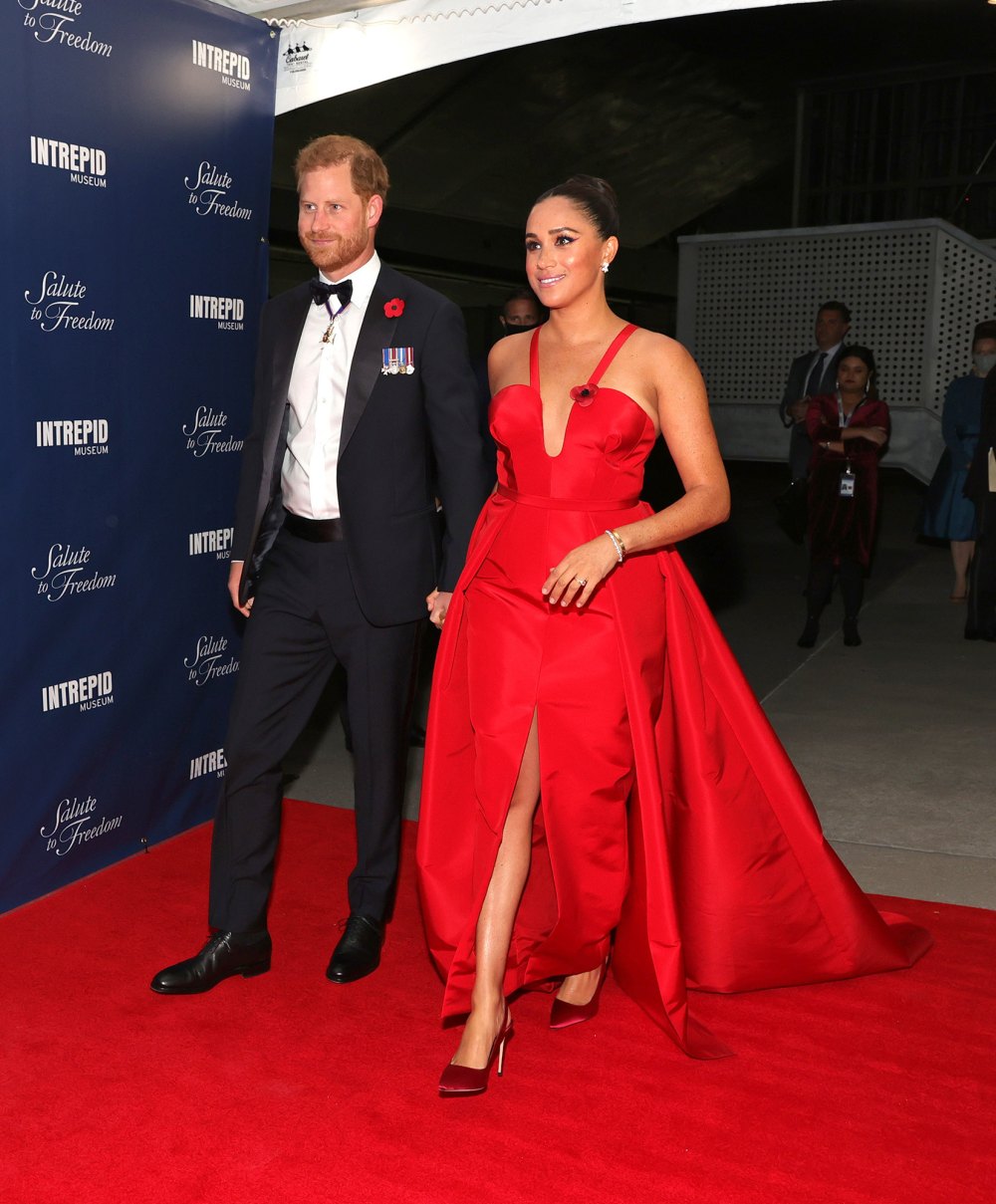 Meghan Markle repite vestuario en Carolina Herrera