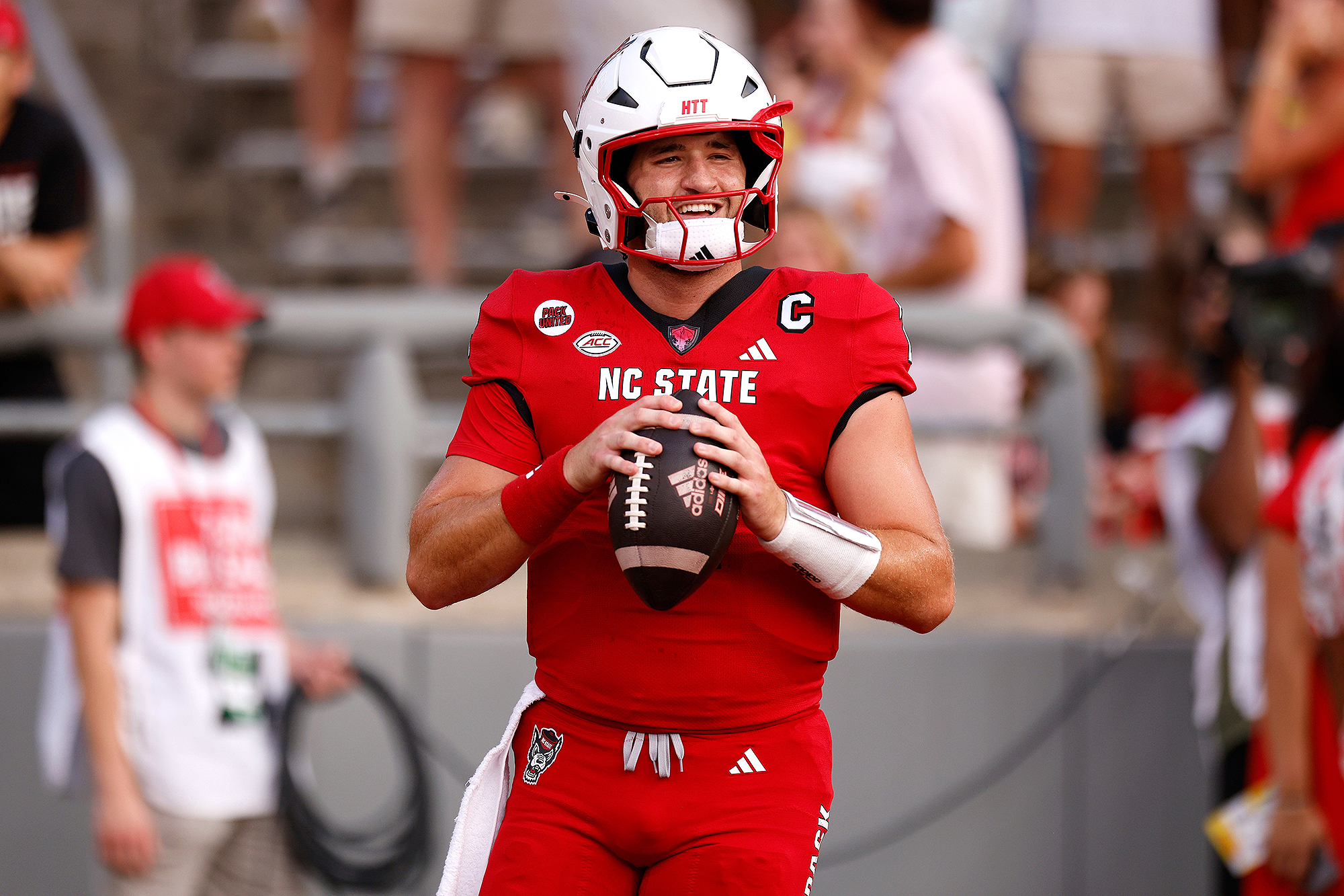 NC State QB Grayson McCall, 23, ออกจากโรงพยาบาล: 'He Is Alert'