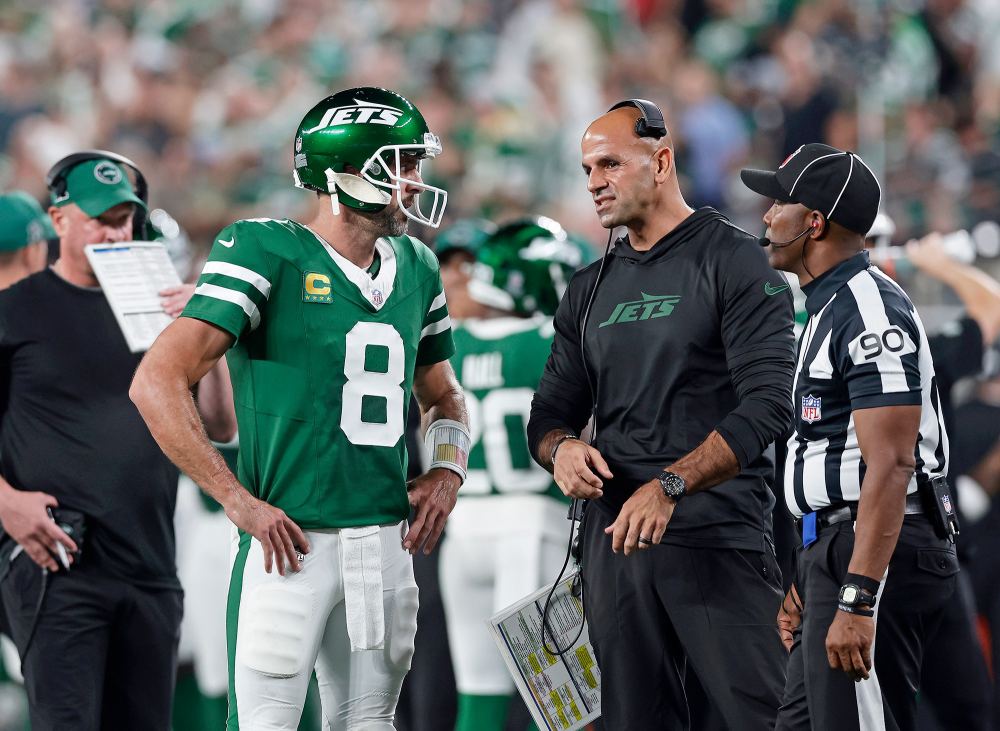 Robert Saleh, técnico do New York Jets Fire, em meio a rumores de tensão com Aaron Rodgers