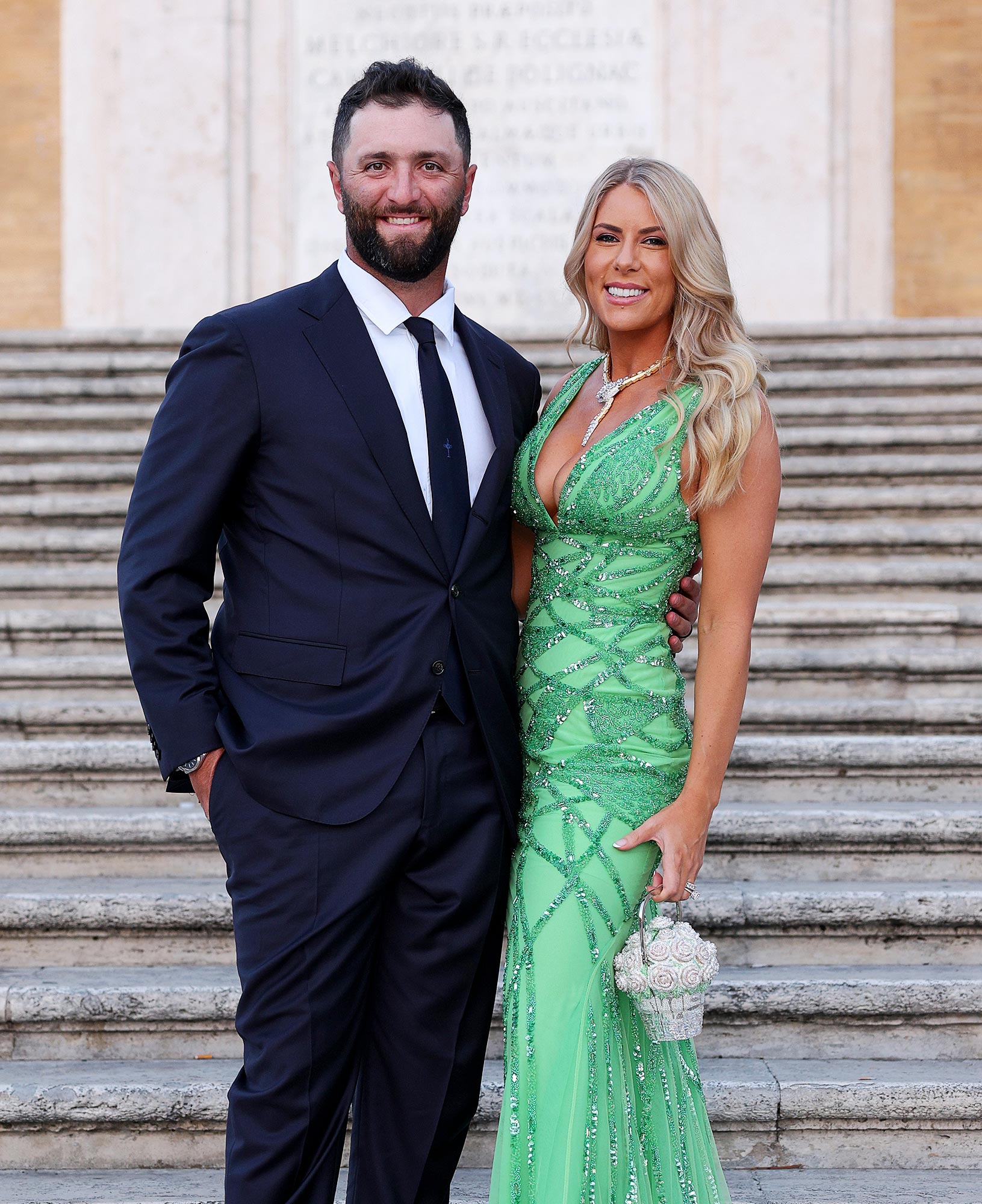 El golfista profesional Jon Rahm y su esposa Kelley dan la bienvenida a su tercer bebé, su hija Alaia