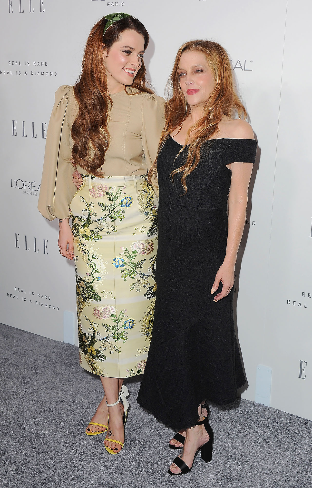 Riley Keough รู้สึก 'โชคดี' ที่ทำบันทึกความทรงจำของ Lisa Marie ผู้ล่วงลับไปแล้ว