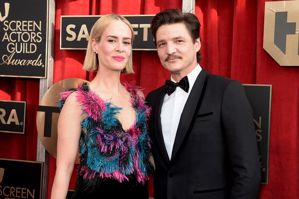 Sarah Paulson está haciendo una ‘comedia romántica’ con su viejo amigo Pedro Pascal