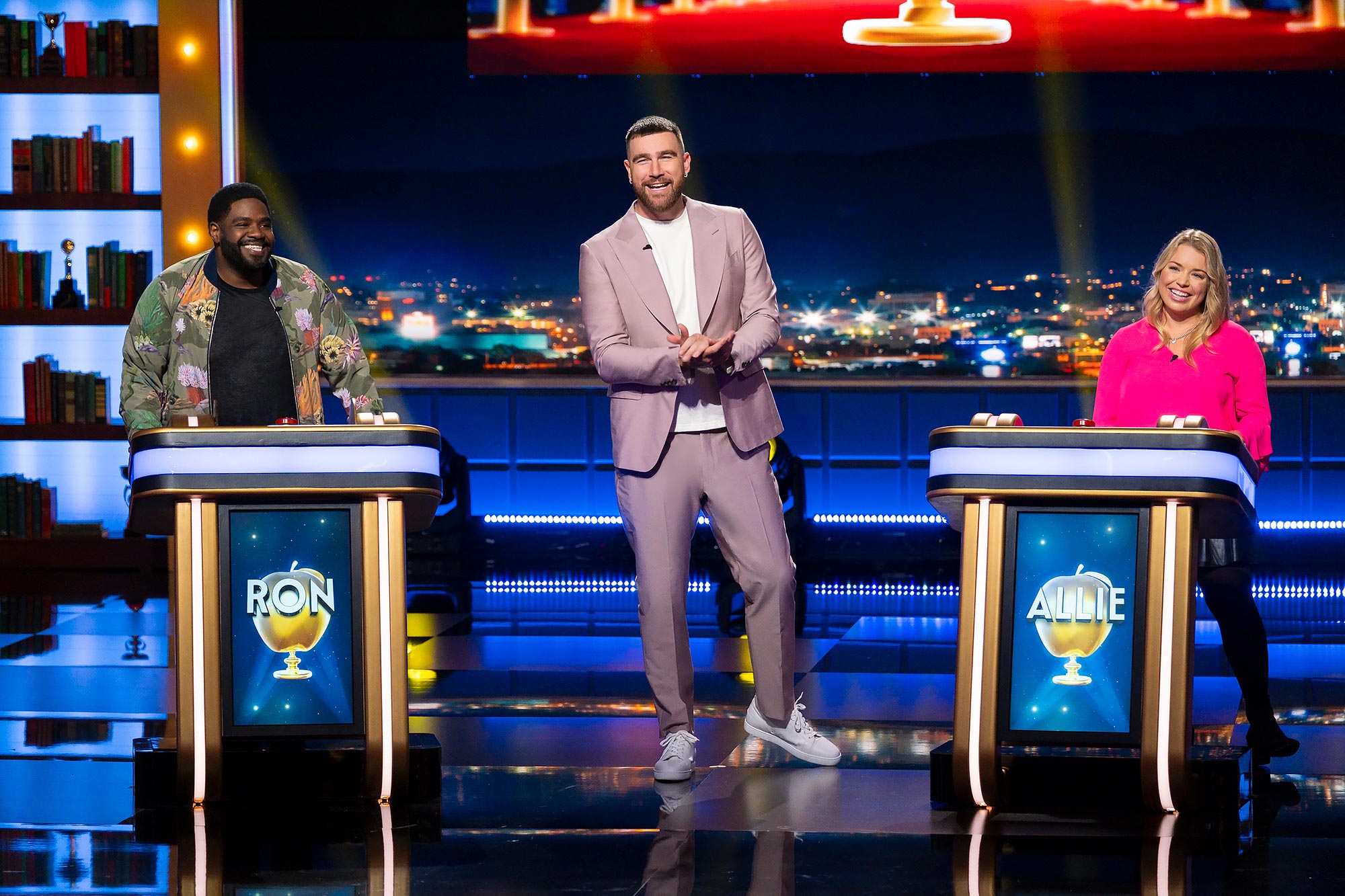 Travis Kelce นำเสียงหัวเราะใน 'Are You Smarter Than a Celebrity?' ตัวอย่าง