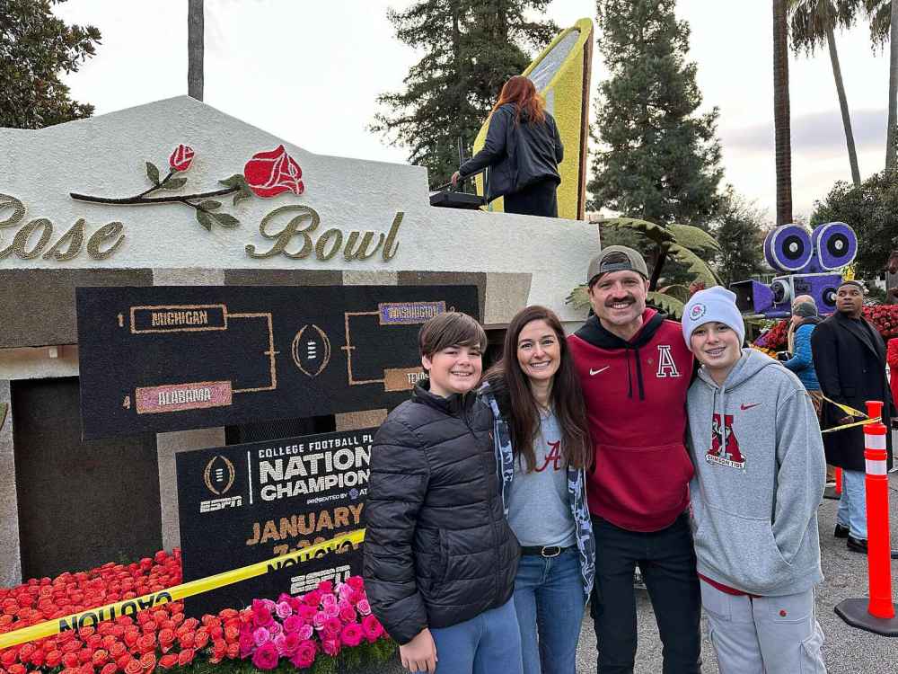   Walker Hayes hace que viajar con su esposa, 6 hijos y 2 perros parezca fácil Nuestra vida es muy singular 9073