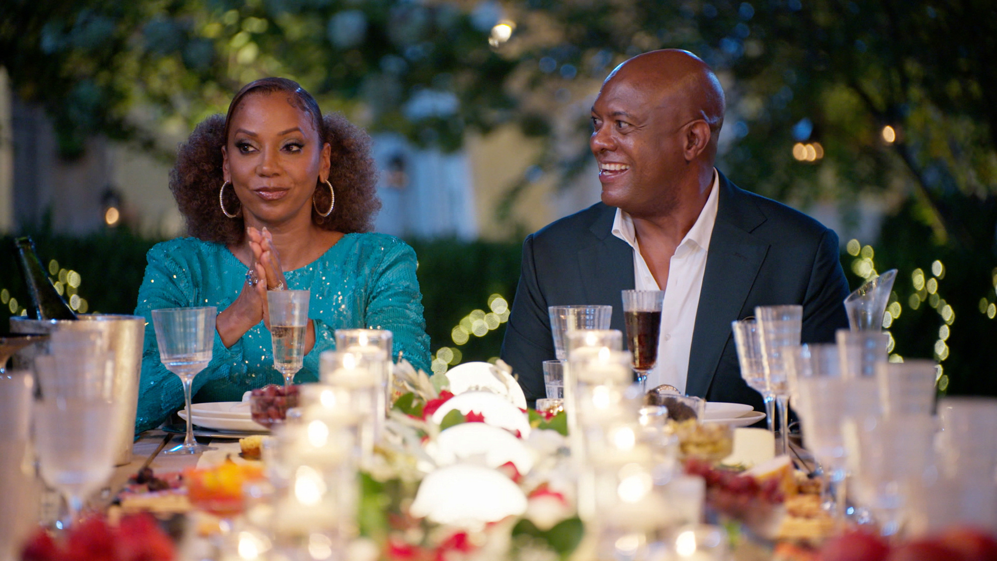 ดู Holly Robinson Peete สนับสนุนลอนดอนในรายการ 'Queens Court' การเดินทางแห่งรักแท้