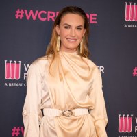 Elizabeth Chambers Bio Pic